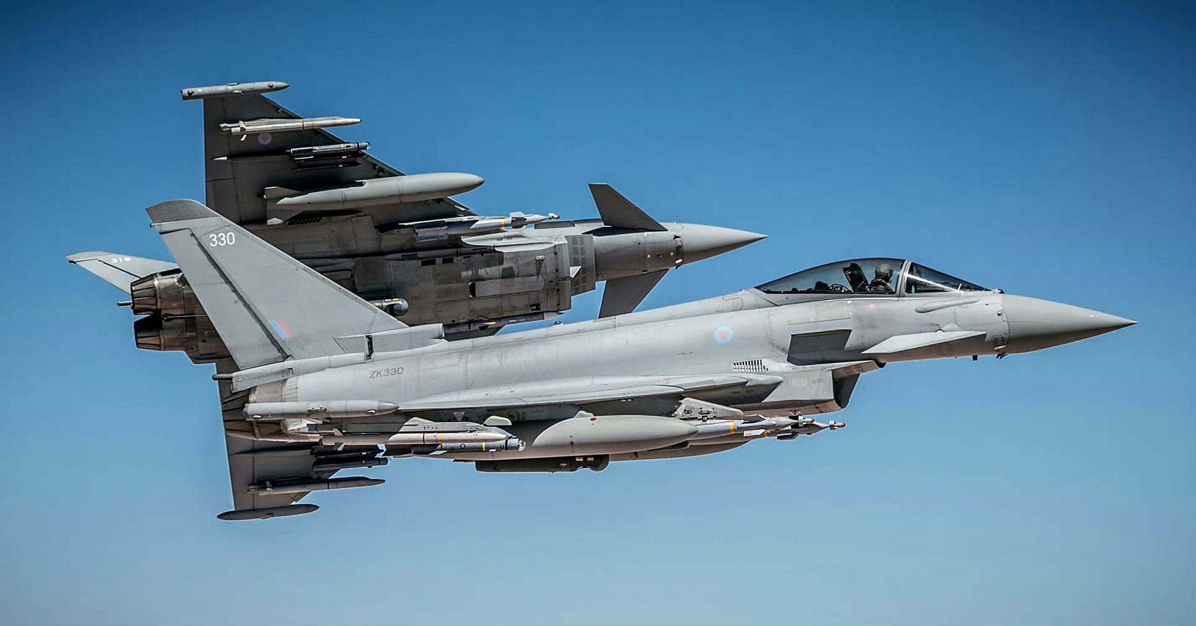 战机欣赏:进行空中加油的英国空军台风战斗机.#动漫# #模型# #战斗机