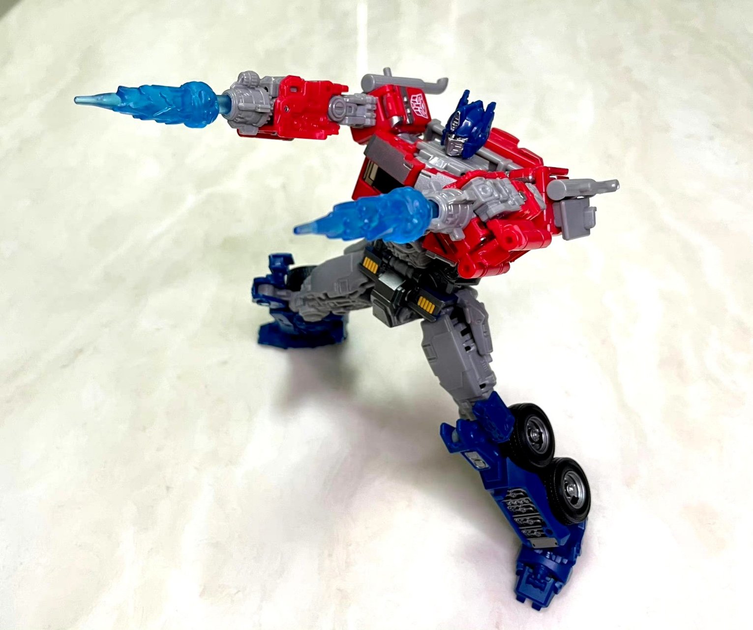 模型欣赏:变形金刚 ss102 v级 变7 擎天柱 实物图.