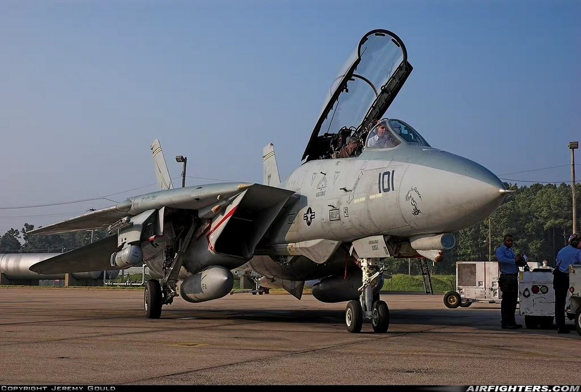 战机欣赏:2005年漂亮国奥申纳航空站,vf-32 swordsmen/剑客中队旗下的