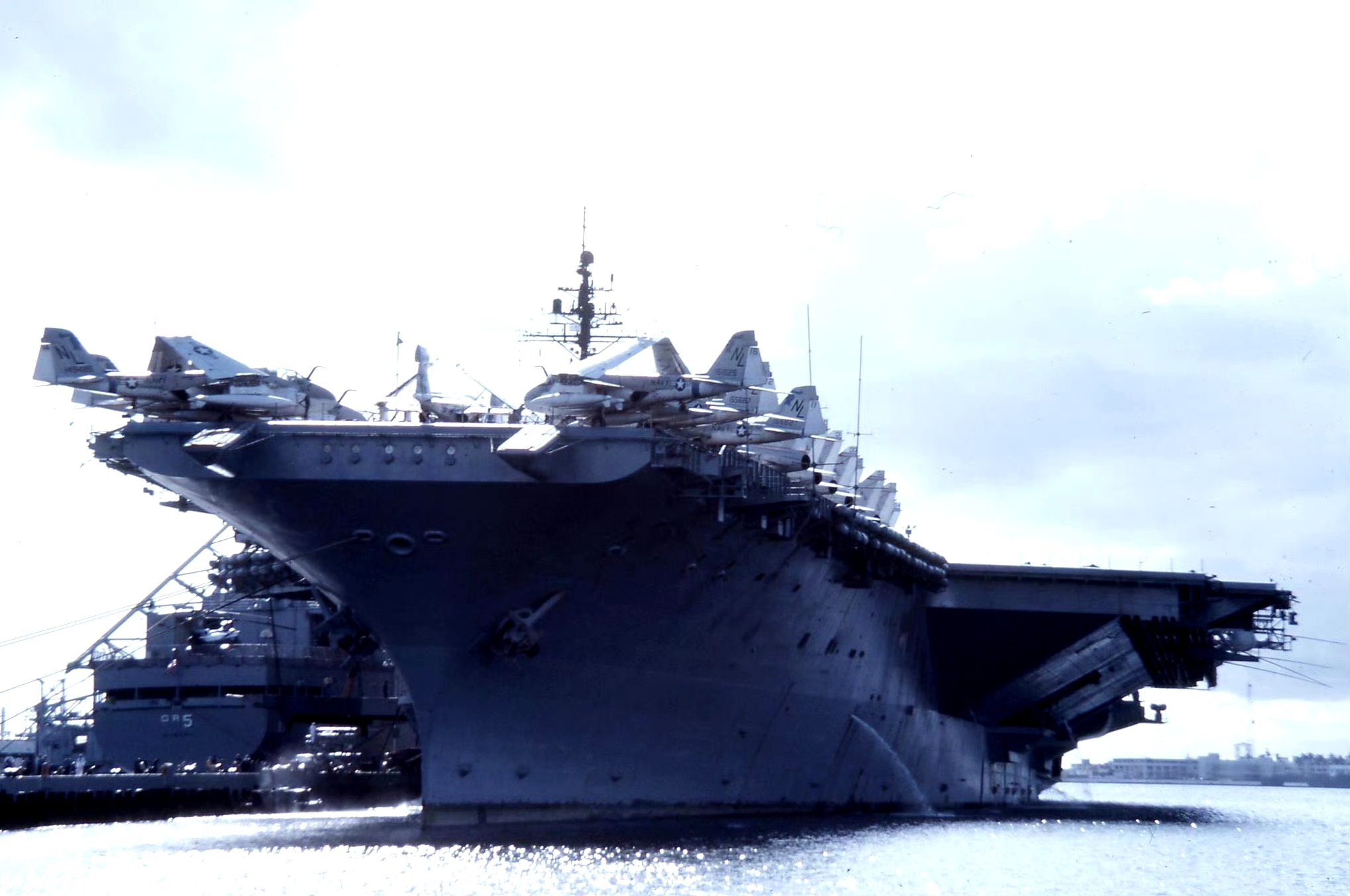 舰船欣赏:分享一组美国海军小鹰号航空母舰照片