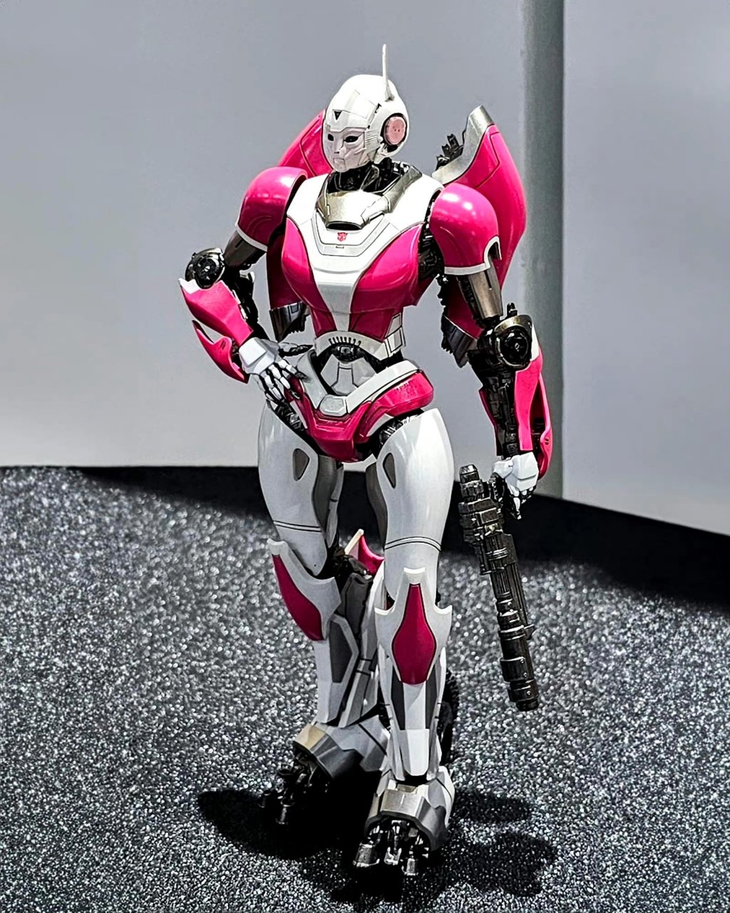 threezero听取粉丝意见,决定给dlx外传阿尔茜多增加一个还原电影原设