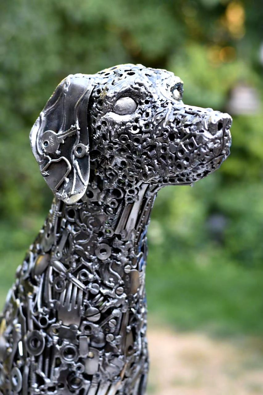 艺术家 brian mock利用回收旧金属焊接的动物雕塑作品,有种机械生命体