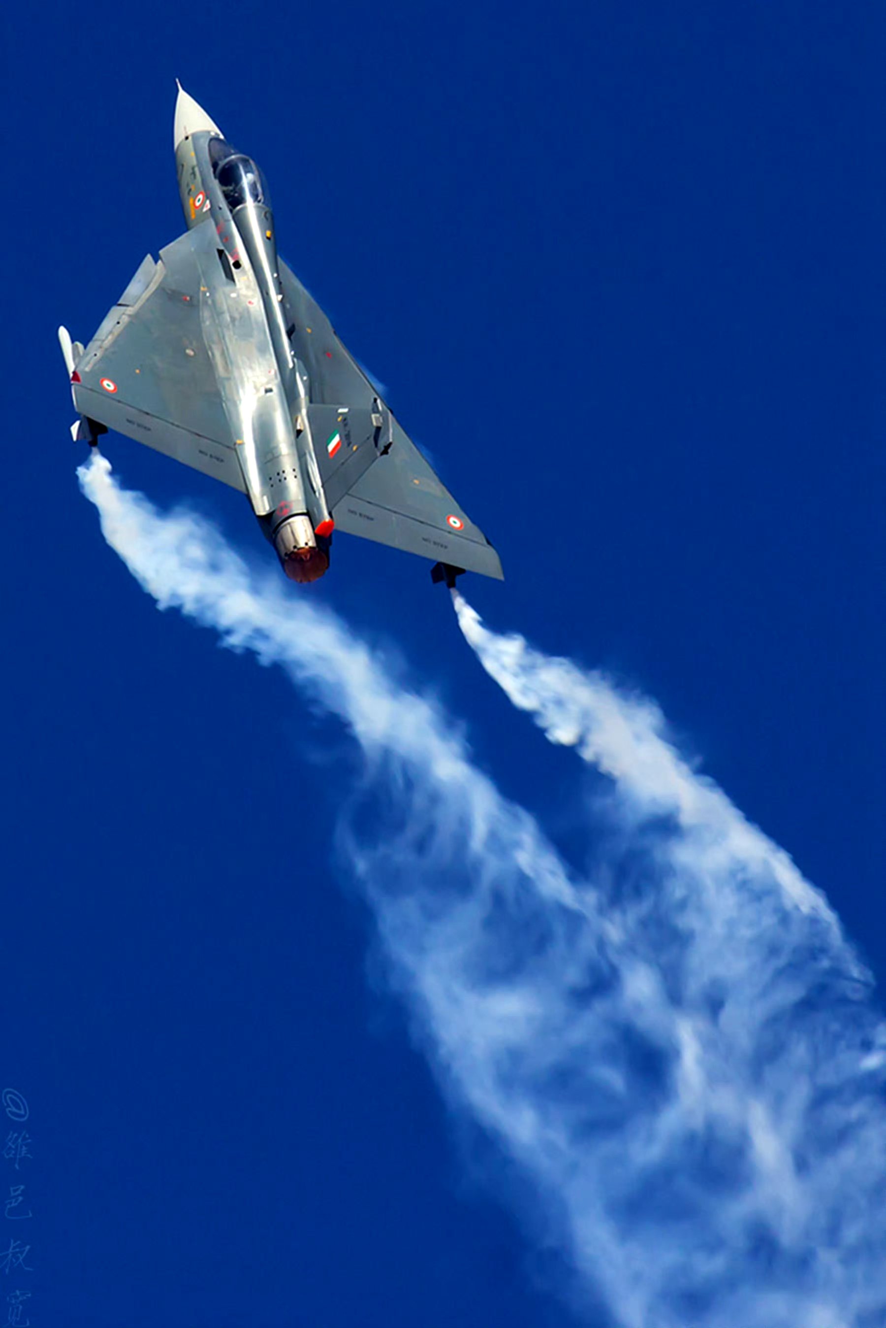 战机欣赏:印度空军/海军装备的lca轻型战斗机