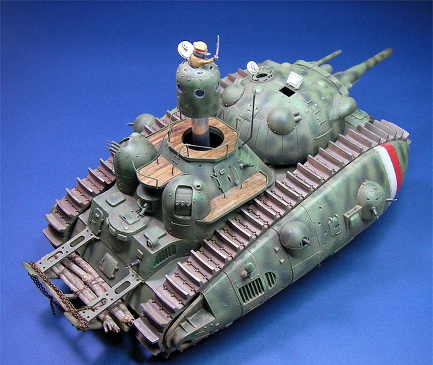 模型欣赏:宫崎骏设计的架空坦克"恶役一号",1:72比例,制作者为araki.
