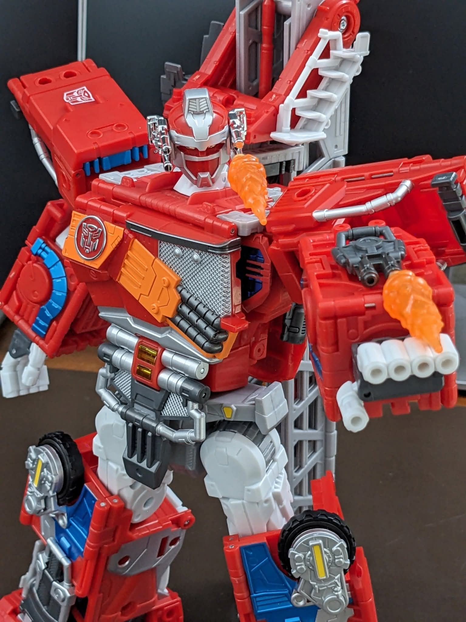 孩之宝变形金刚 haslab 众筹款火焰擎天柱实物展示