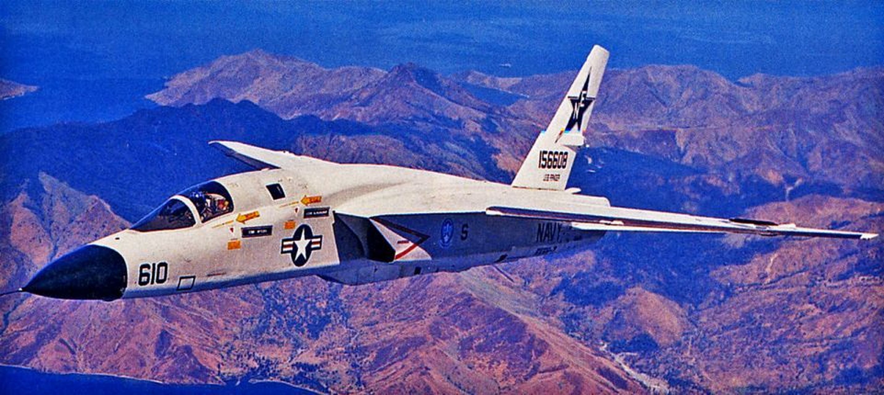 舰载攻击机,这种双座双发全天候超音速重型舰载攻击机是当时美国海军