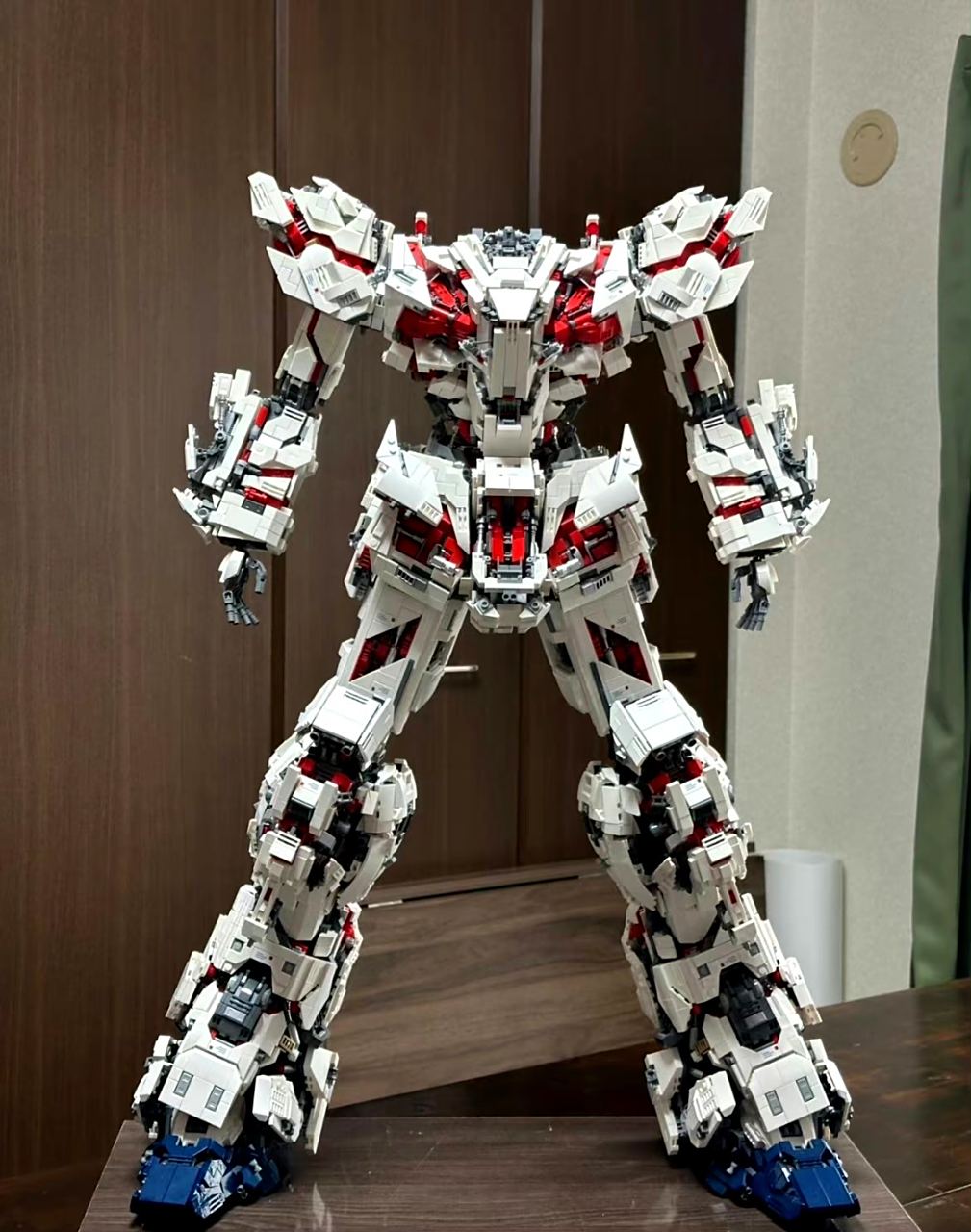 模型欣赏:利用乐高积木创作的独角兽高达1号机,by seirei526.