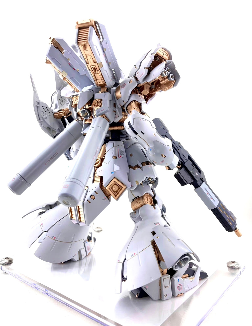 模型欣赏:机动战士高达 逆袭的夏亚 rg msn-04 沙扎比 白色涂装,by