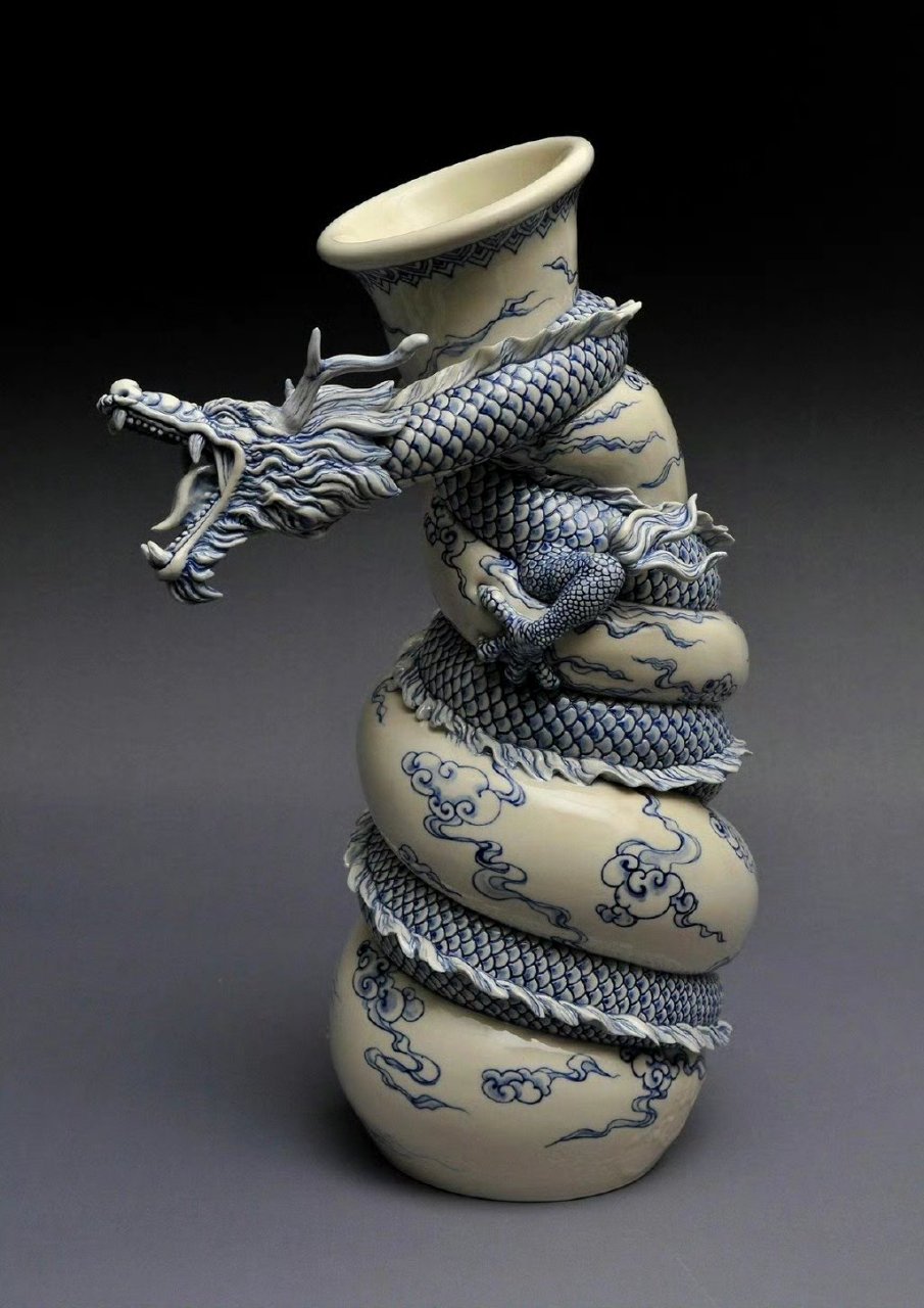 香港艺术家 johnson tsang 陶瓷雕塑作品欣赏,狂龙之怒,展现了一条龙