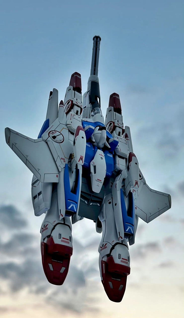 模型师beru制作的mg v-dash高达 ma型态,可以不分体变形.