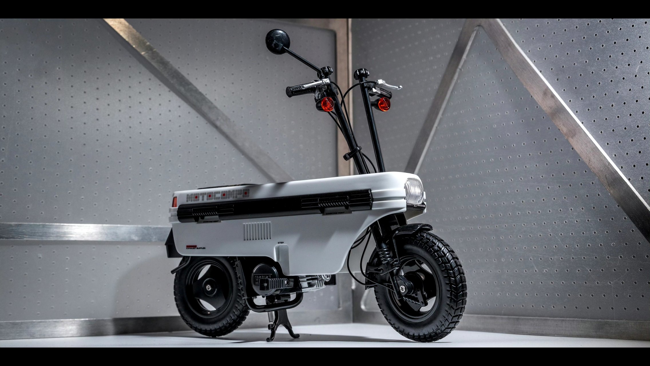 模型欣赏: 1/6 motocompo 小板凳摩托车 676767,制作 trickyman