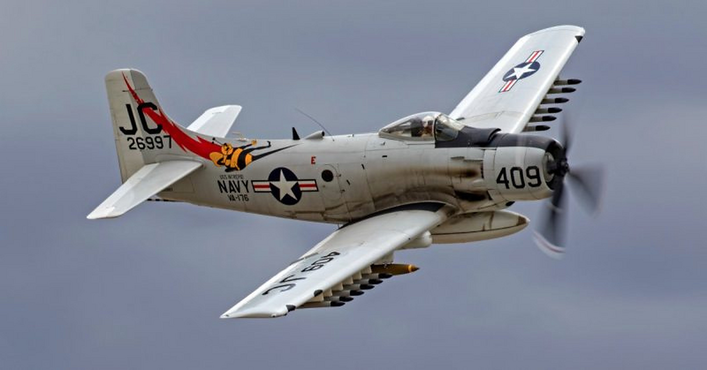 战机欣赏:美国海军 a-1 "skyraider /天袭者"攻击机,虽然采用螺旋桨