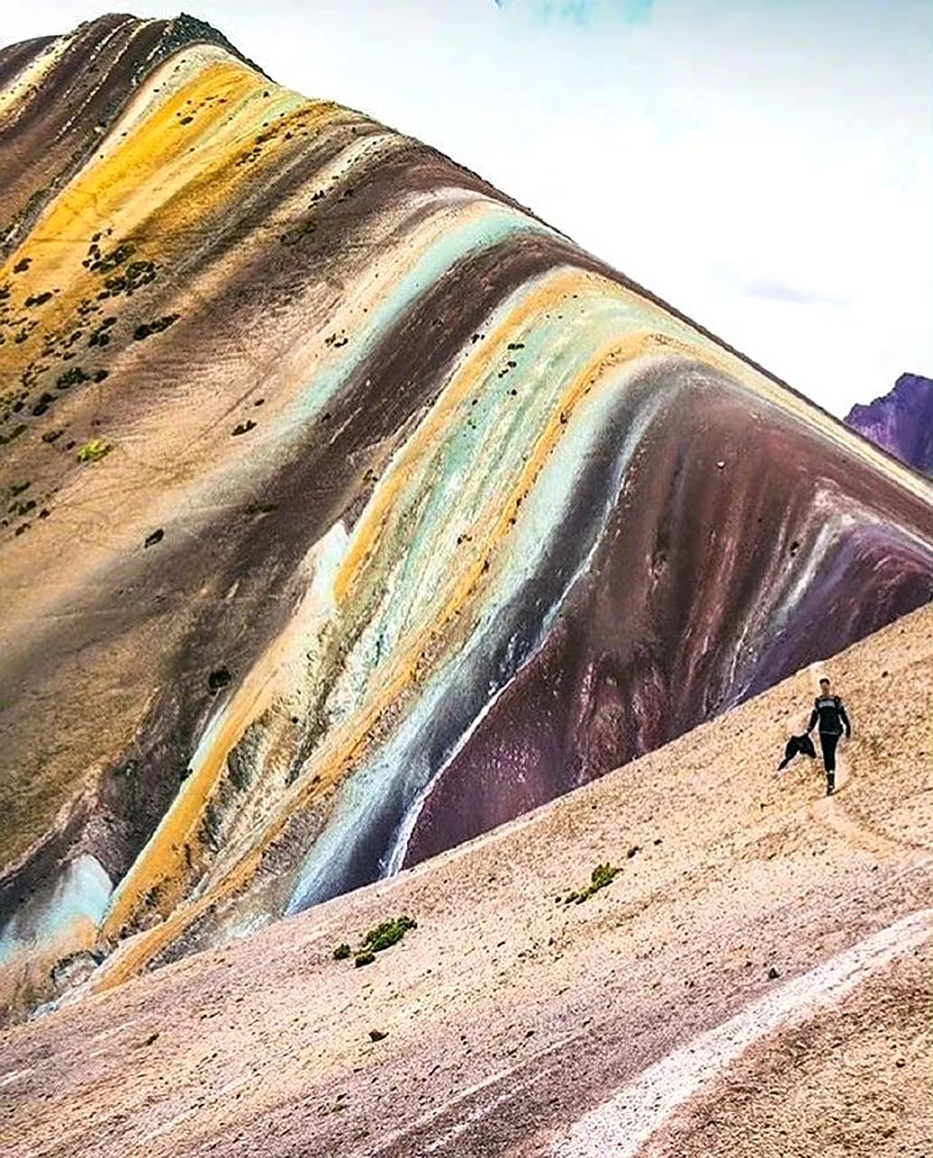 还真有这样的人间仙境,秘鲁安第斯山脉彩虹山.#动漫# #插画# #风景
