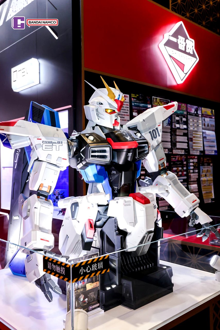 模型欣赏:机动战士高达seed 实物大自由高达立像ver.