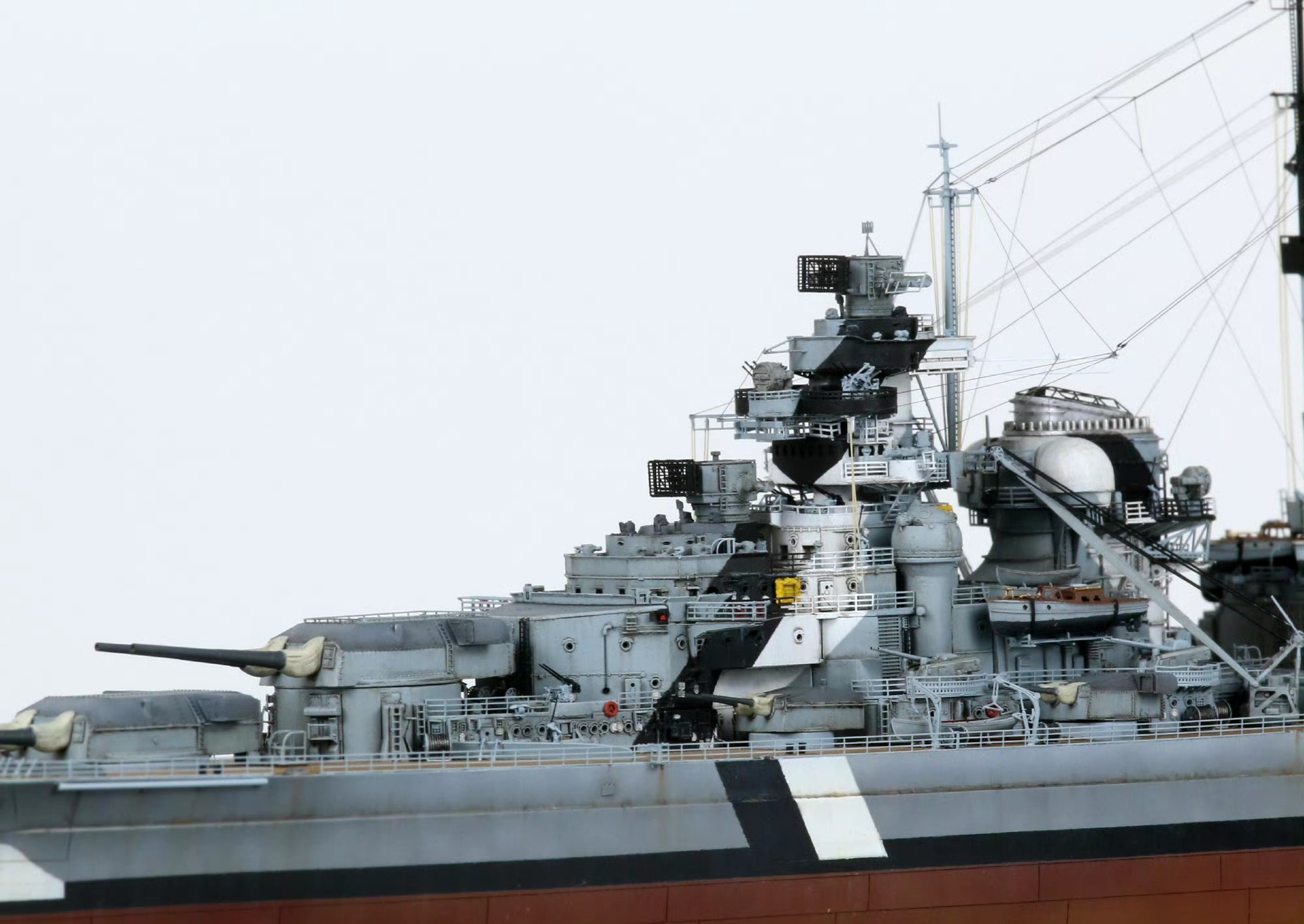 军模欣赏:1/700 德国"俾斯麦"号战列舰,采用了鹰翔俾斯麦豪华版 船坞