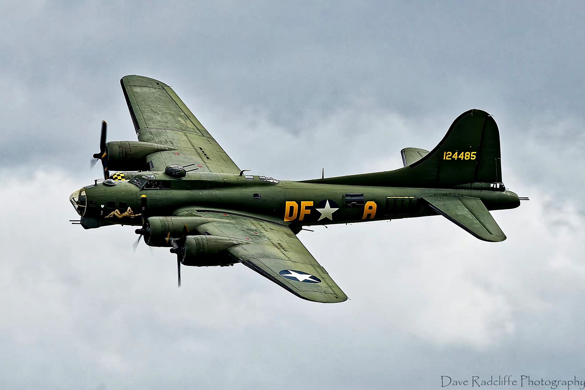 战机欣赏:美国陆军航空队 b-17轰炸机 124485号 "sally b",世界上能飞