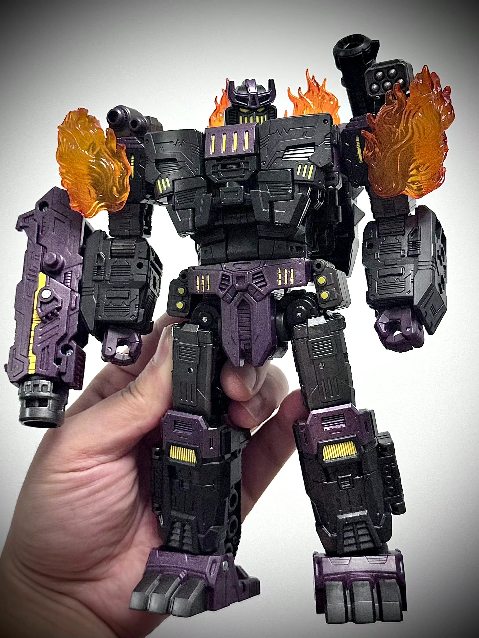 模型欣赏:变形金刚 领袖纪元 l级 堕落金刚