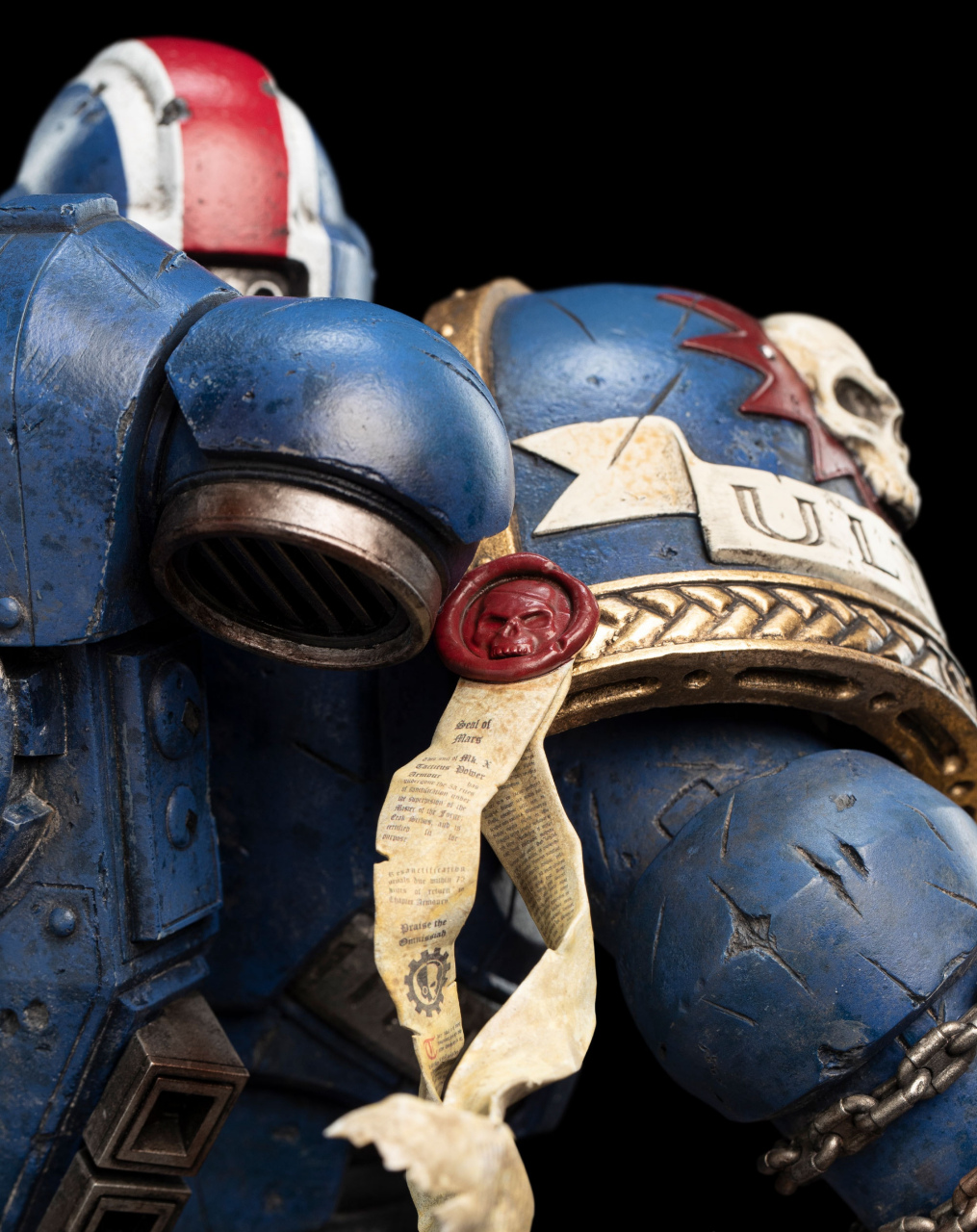 模型欣赏:游戏《战锤40k》1/6 lieutenant titus/提图斯中尉,他是帝国