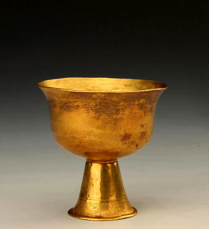 无锡博物院收藏的"邓万四郎"款连生贵子纹高足金杯,高8