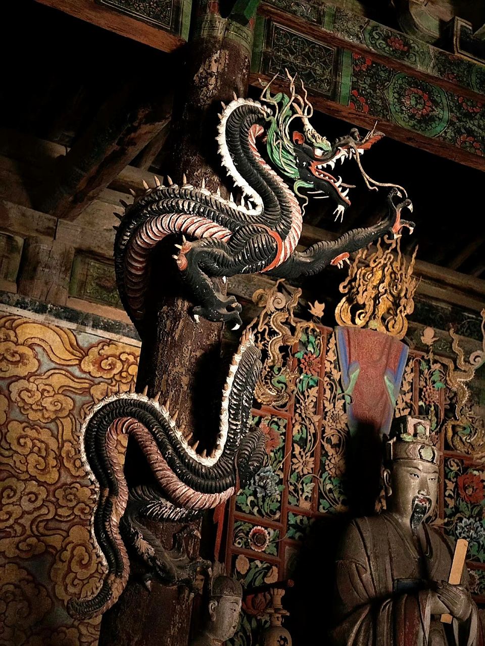 山西汾阳太符观中四色盘龙,能手办化就好了,by chos1n 67.