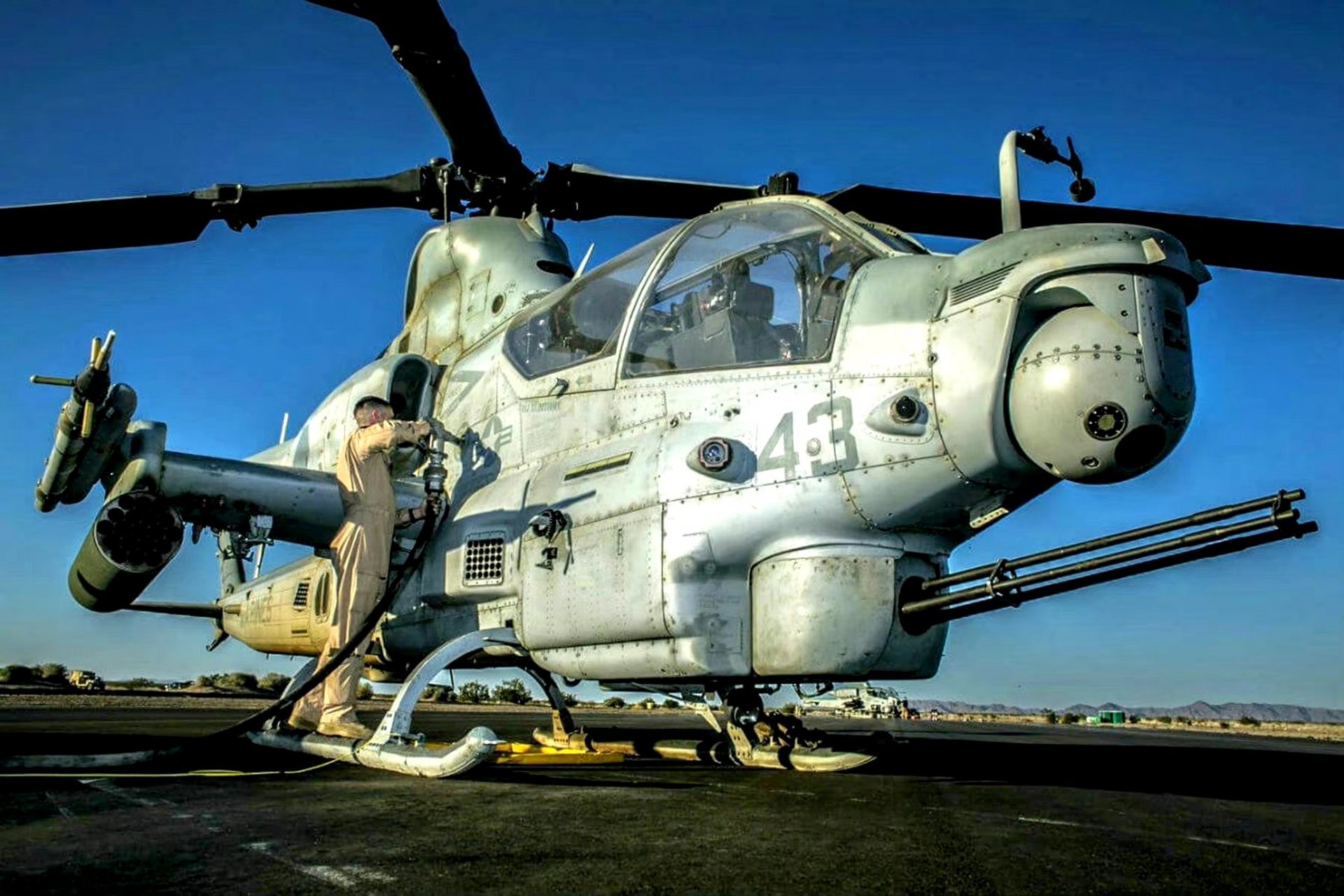 战机欣赏:美国海军陆战队 贝尔 ah-1w/z 超级眼镜蛇武装直升机.