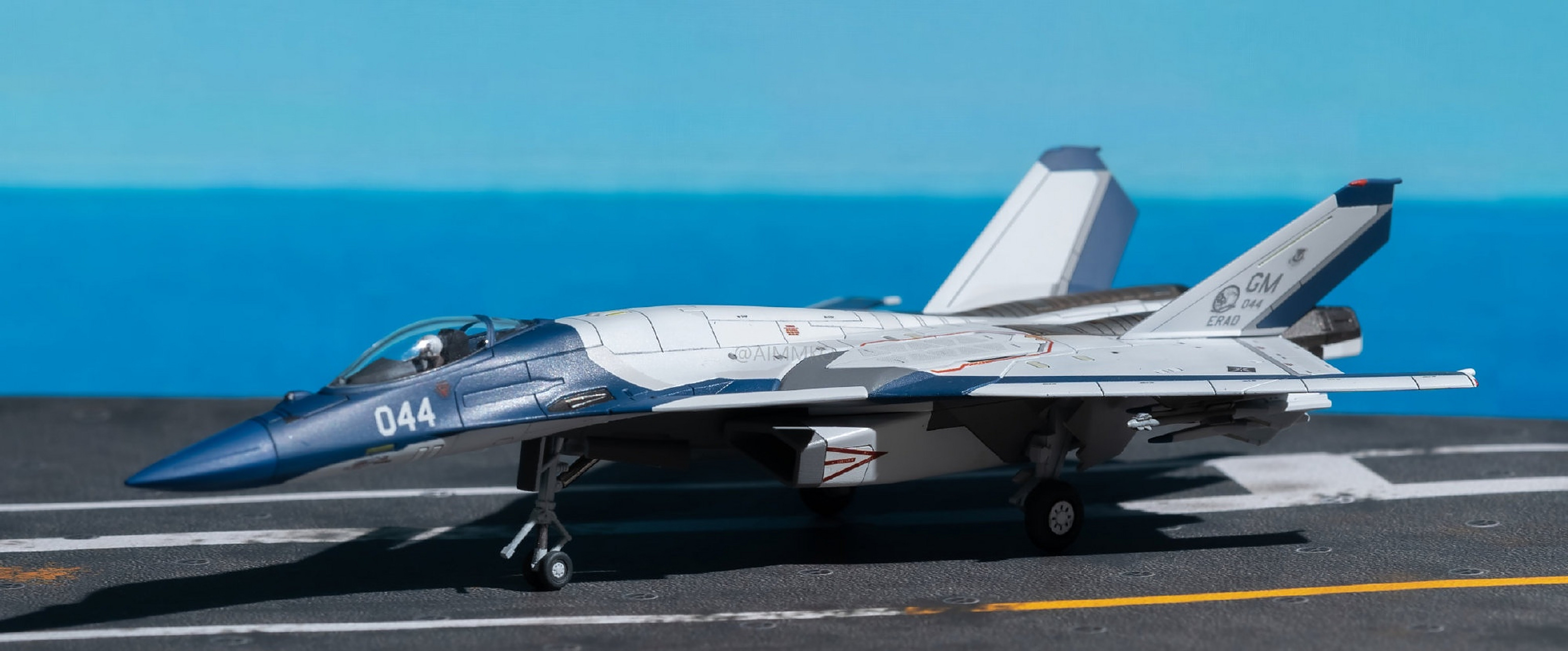模型欣赏:寿屋1/144 皇牌空战架空战斗机 cfa-44 原型机涂装,by aimm