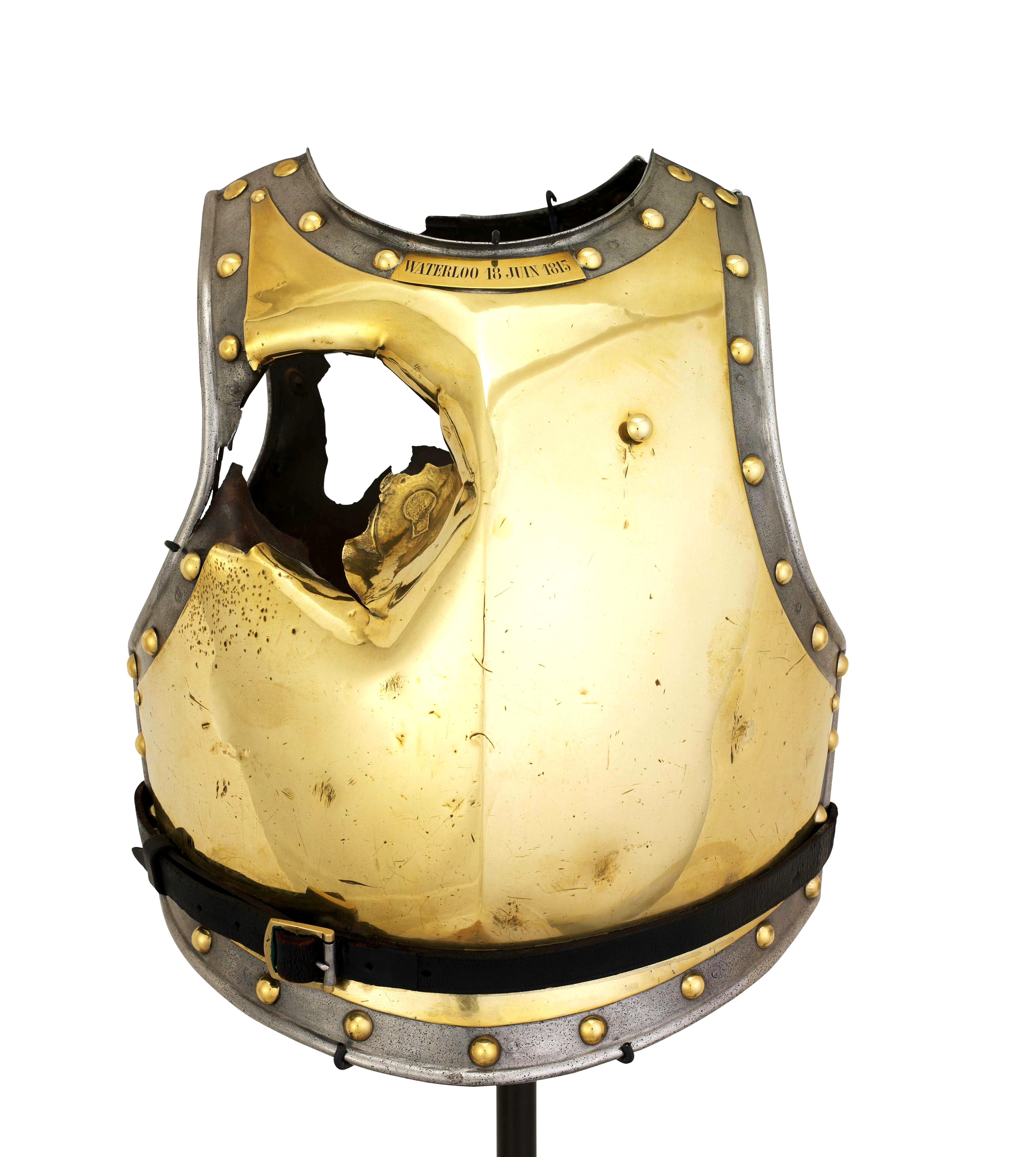 弗拉沃的胸甲,胸甲由前后两片铁质甲板组成,通过黄铜搭扣和铆钉连接