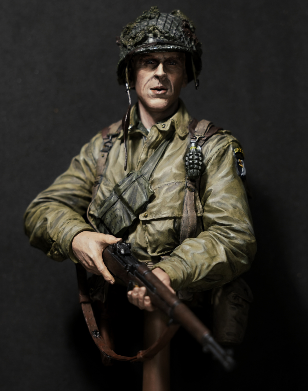 模型欣赏:一组美军二战军官胸像雕像,应该是101空降师506团2营e连连长