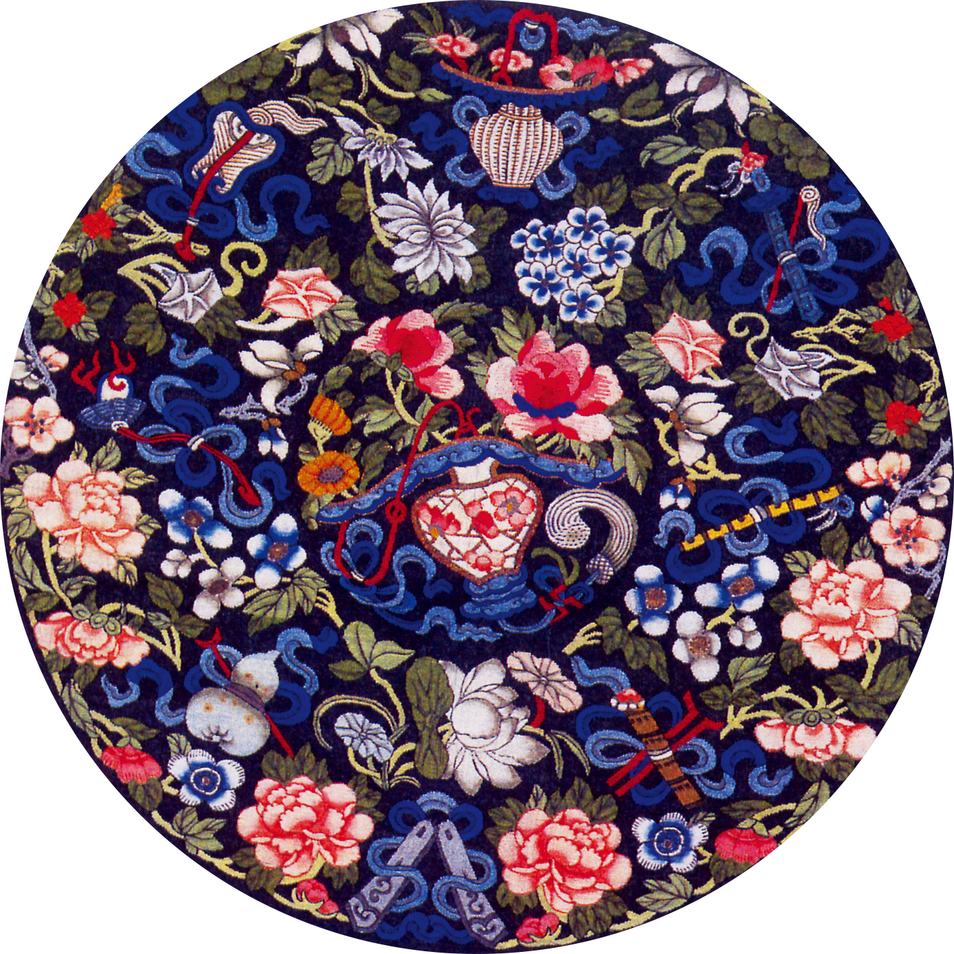 分享一组中国古代服饰纹样照片,由花朵,凤凰,龙等神兽构成,展现了历史