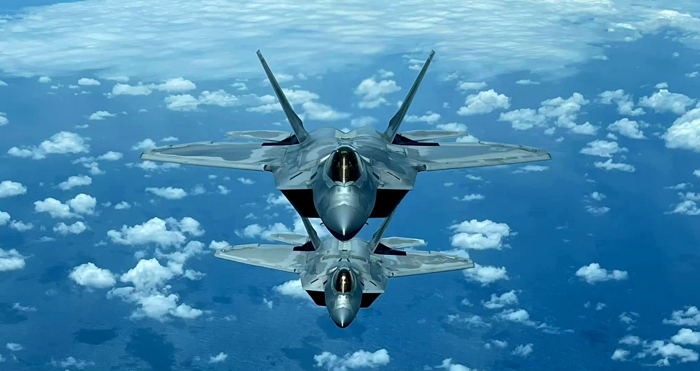 战机欣赏:一组美国空军 f-22战斗机飞行表演队近期新照片.