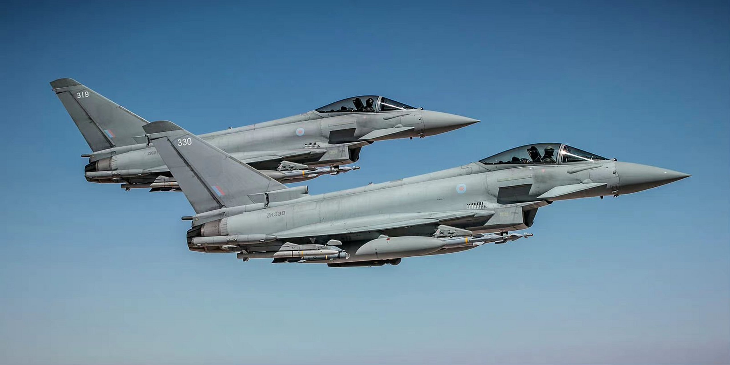 战机欣赏:进行空中加油的英国空军台风战斗机.#动漫# #模型# #战斗机