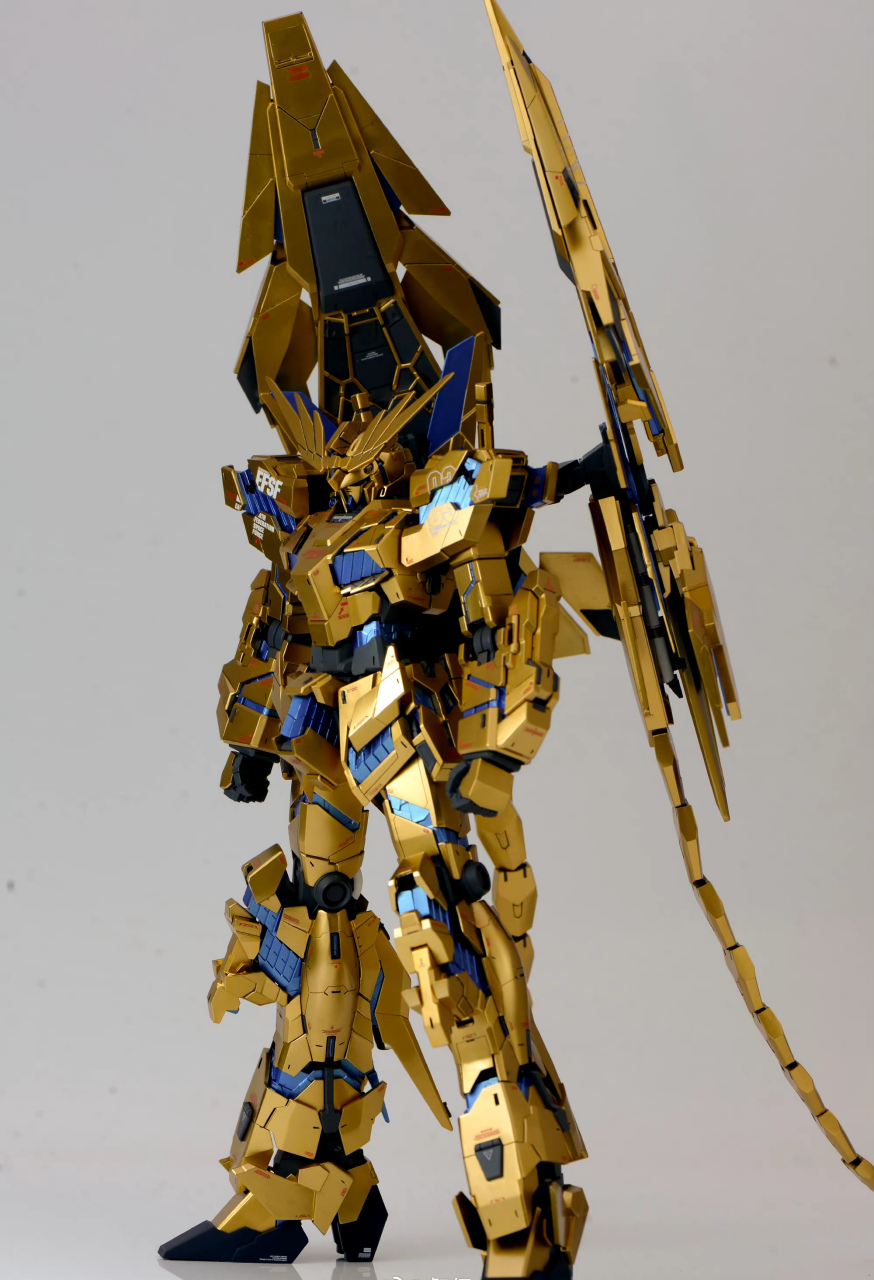 模型欣赏:机动战士高达uc 独角兽高达三号机 凤凰,by 叡仔.