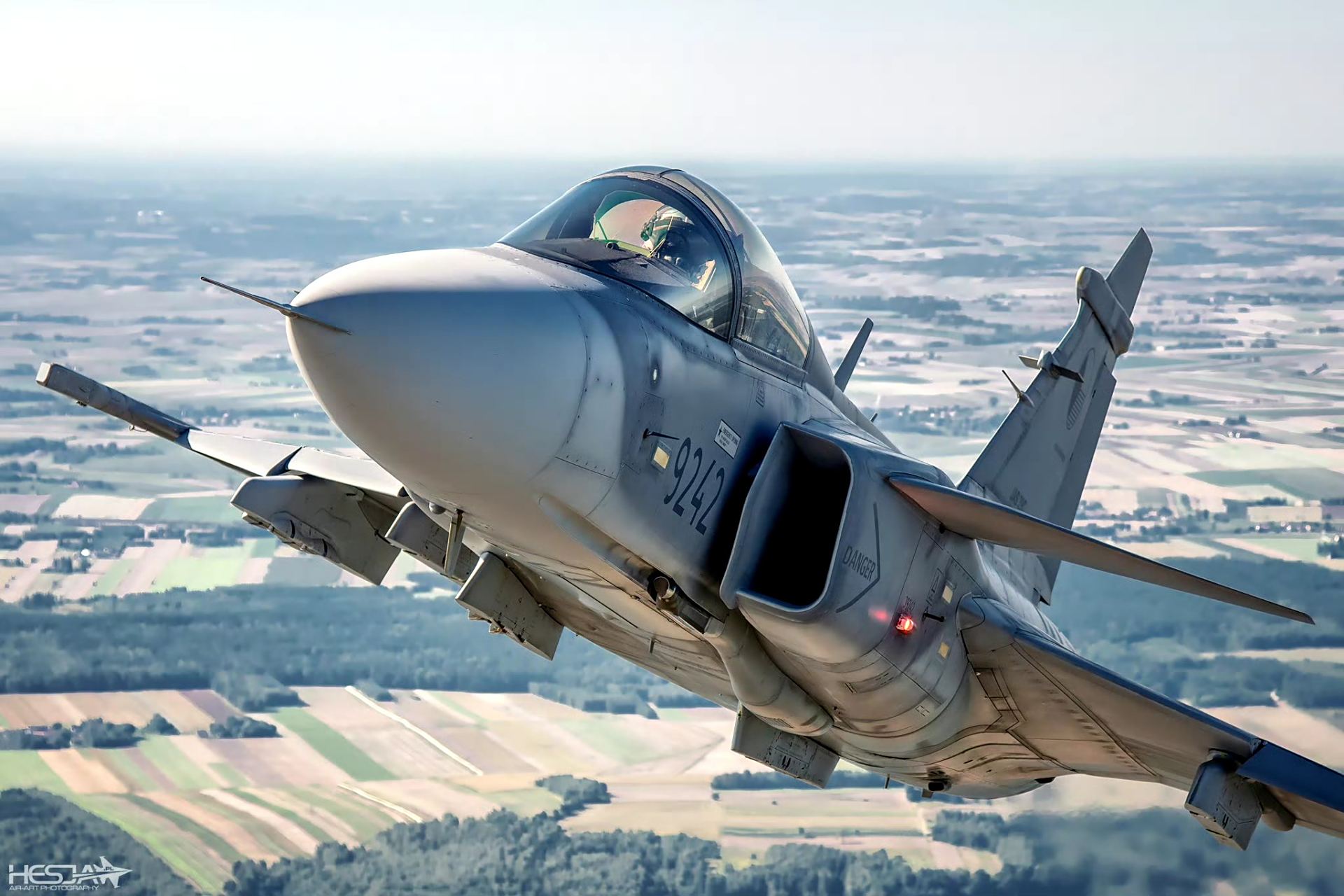 战机欣赏:摄影师hesja镜头下的捷克空军鹰狮战斗机.