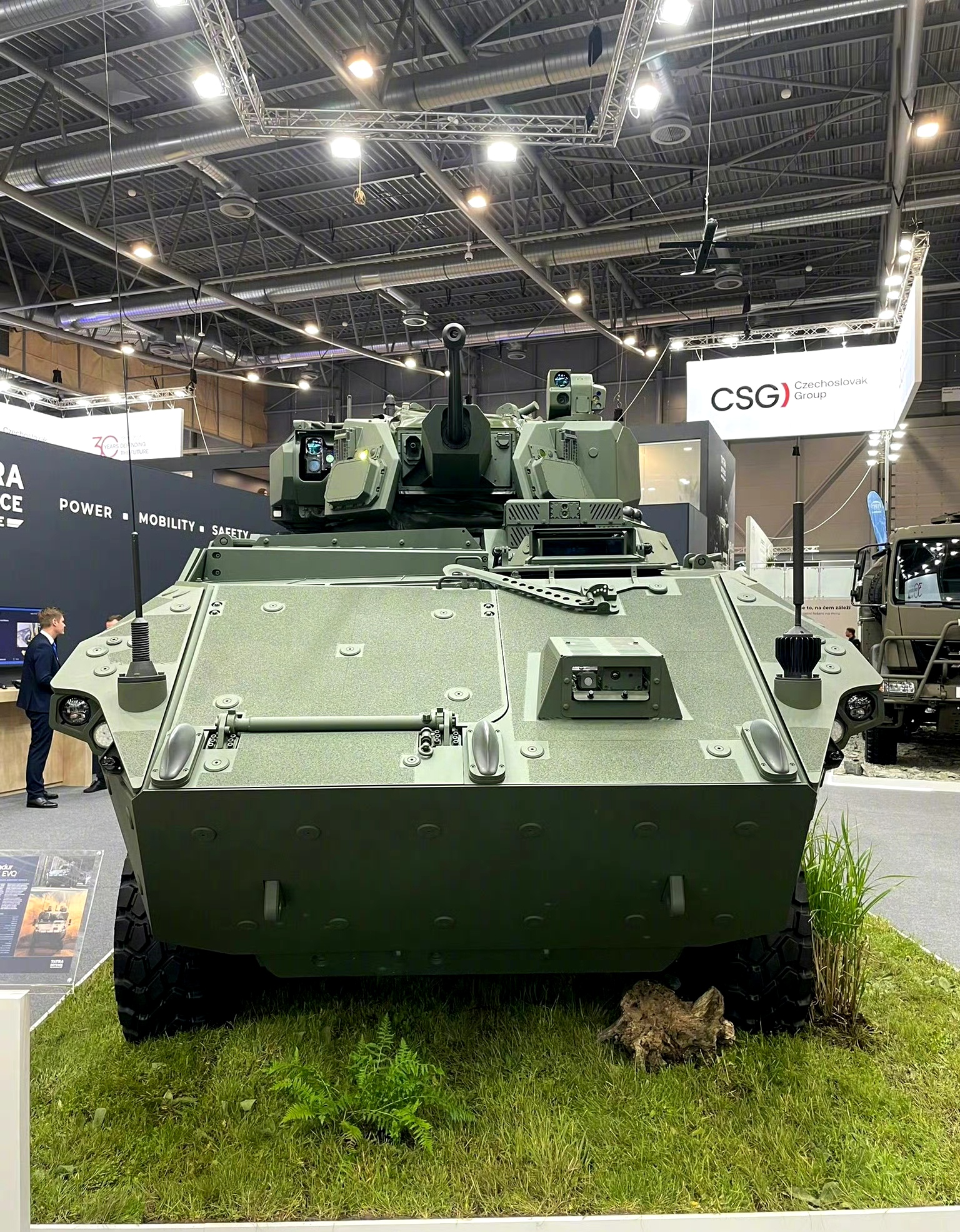 装备欣赏:捷克idet防务展上,太脱拉防务车辆公司