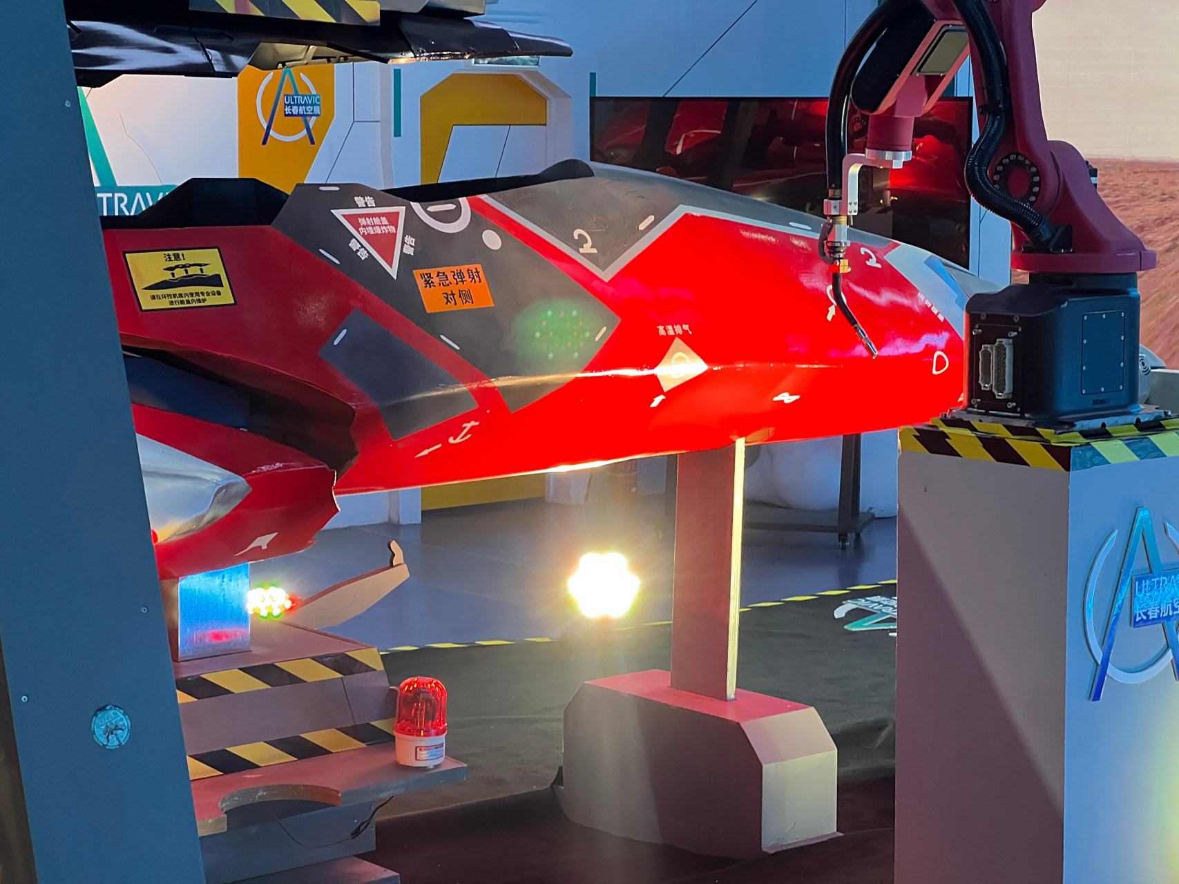 模型欣赏:长春航展上展示 南天门计划 新涂装玄女空天无人战机模型