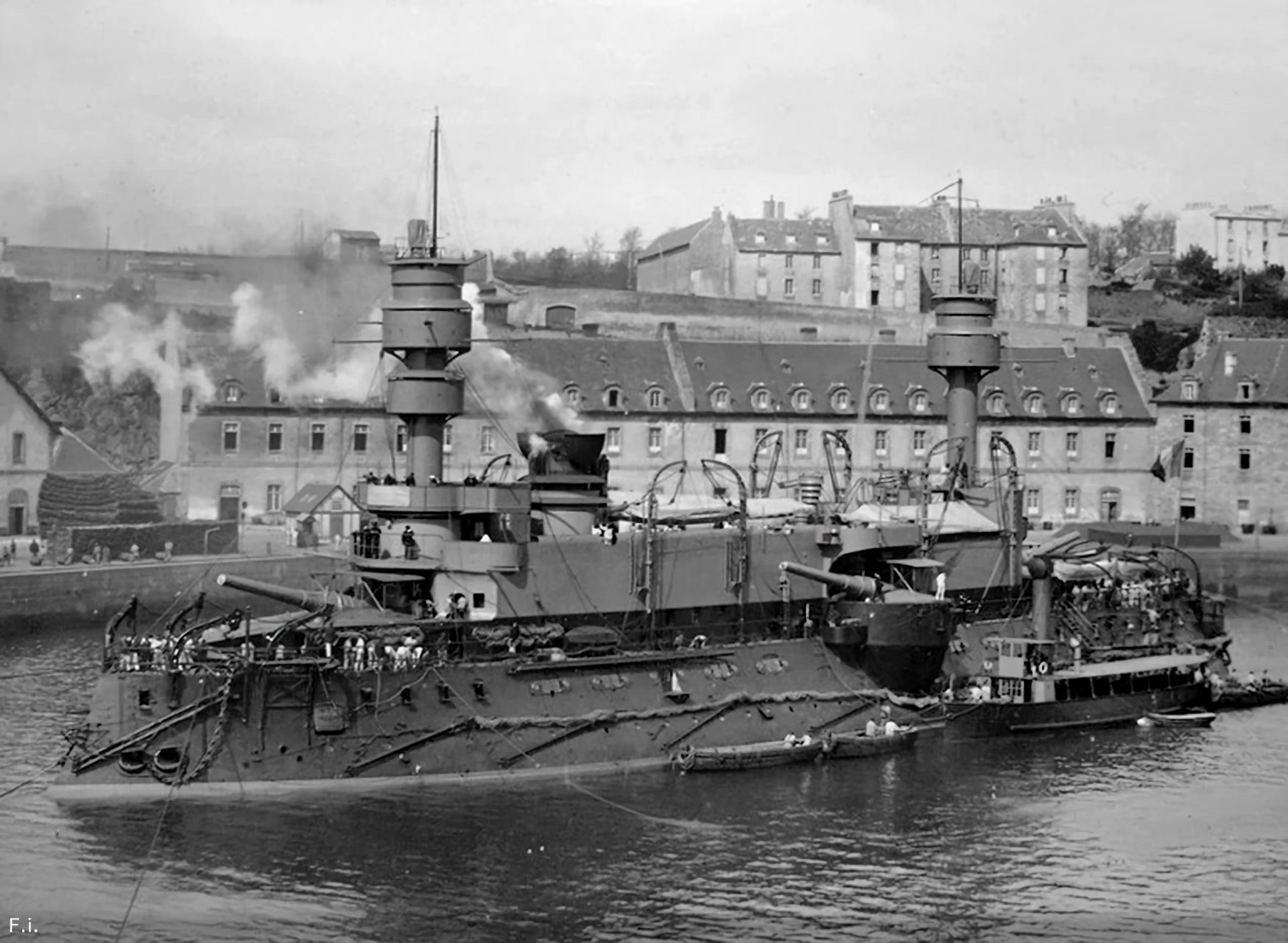 战舰欣赏:1890年服役的法国海军海王星号铁甲舰,该舰装备了4门340毫米