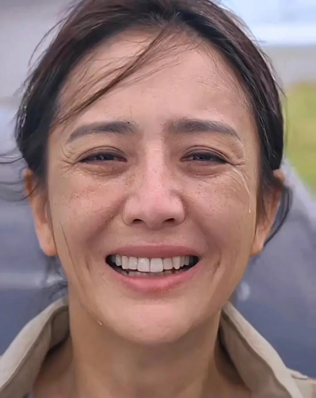 佟丽娅的大头照来啦!  一看就知道是素颜,太真实了!