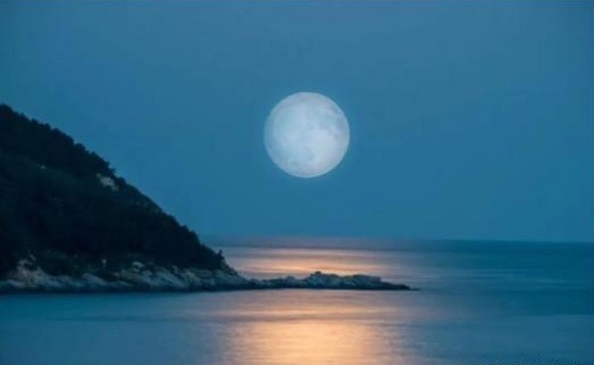 移韵采桑子  黄昏落日乡愁染 风度翩翩 莫枉少年 明月天涯寄故园