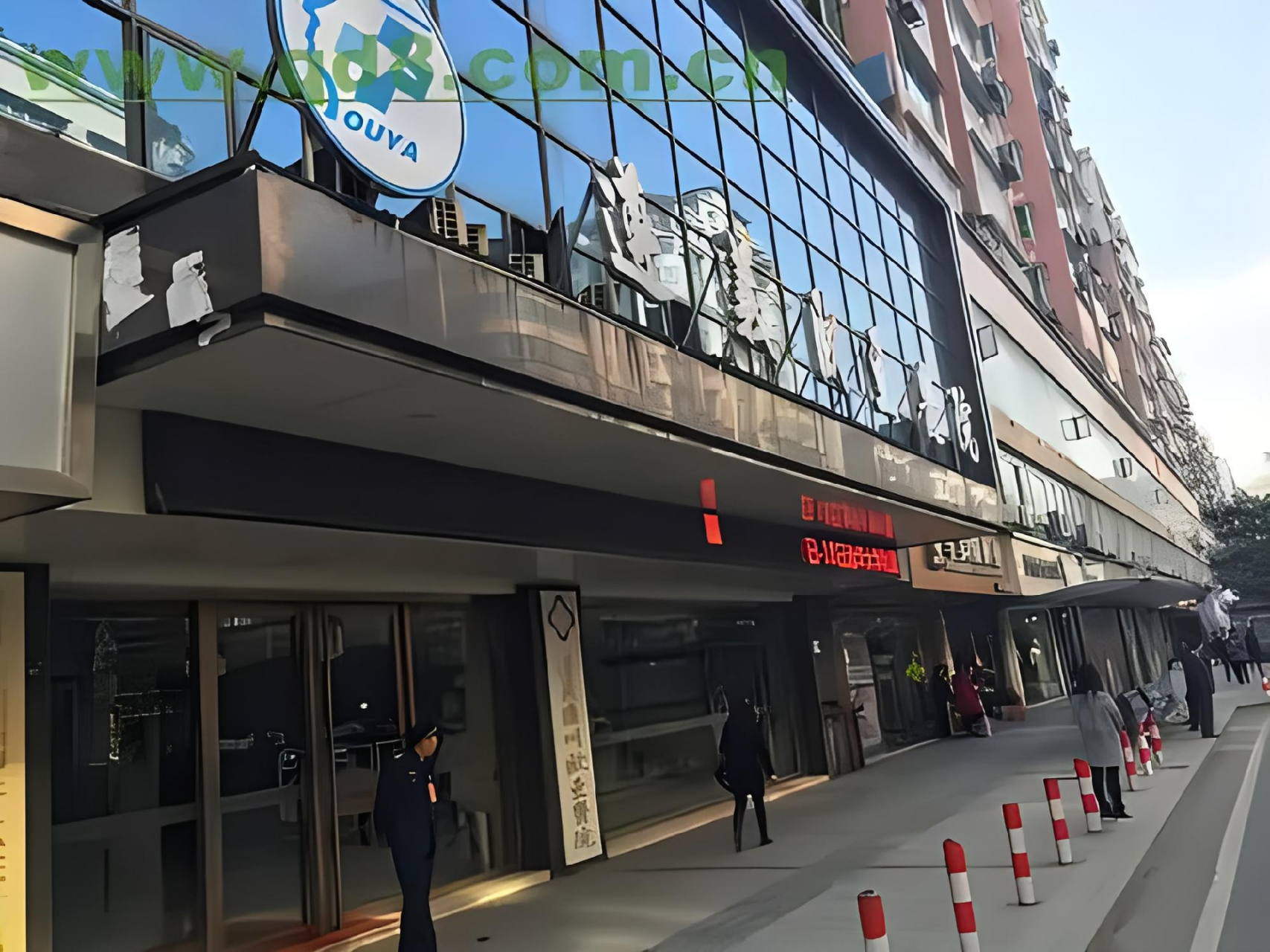 4亿  遵义欧亚男科医院涉及一系列严重的不法行为,包括虚假广告,诱导