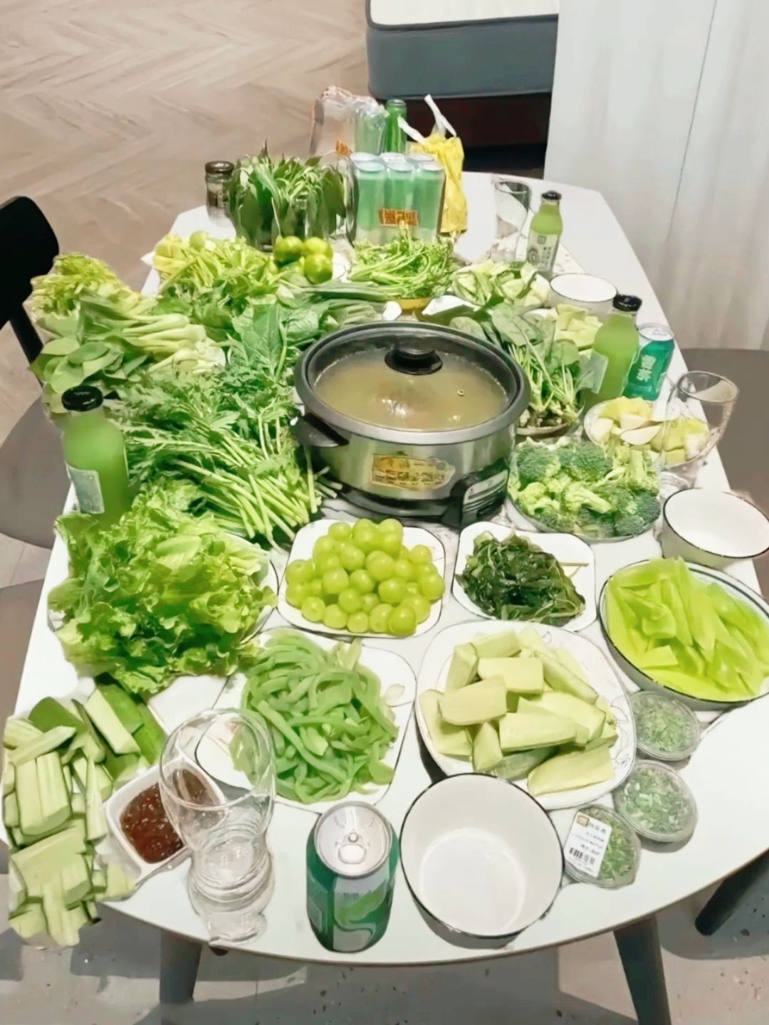 今年在男朋友过年,男朋友的妈妈做了一桌子年夜菜,为啥都是绿的