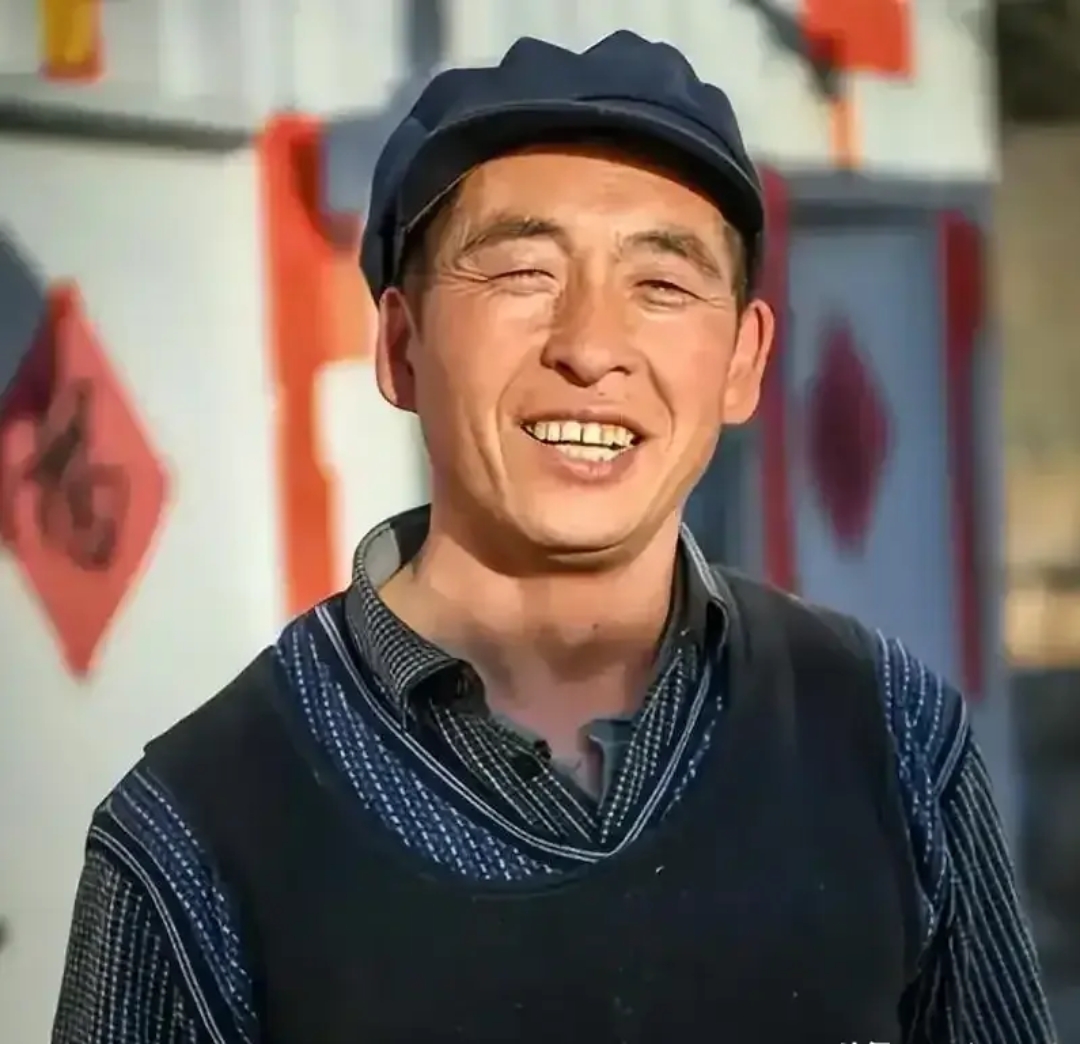 我们村离火车站不远,每天都能听见火车"呜呜"的汽笛声,那声音穿过