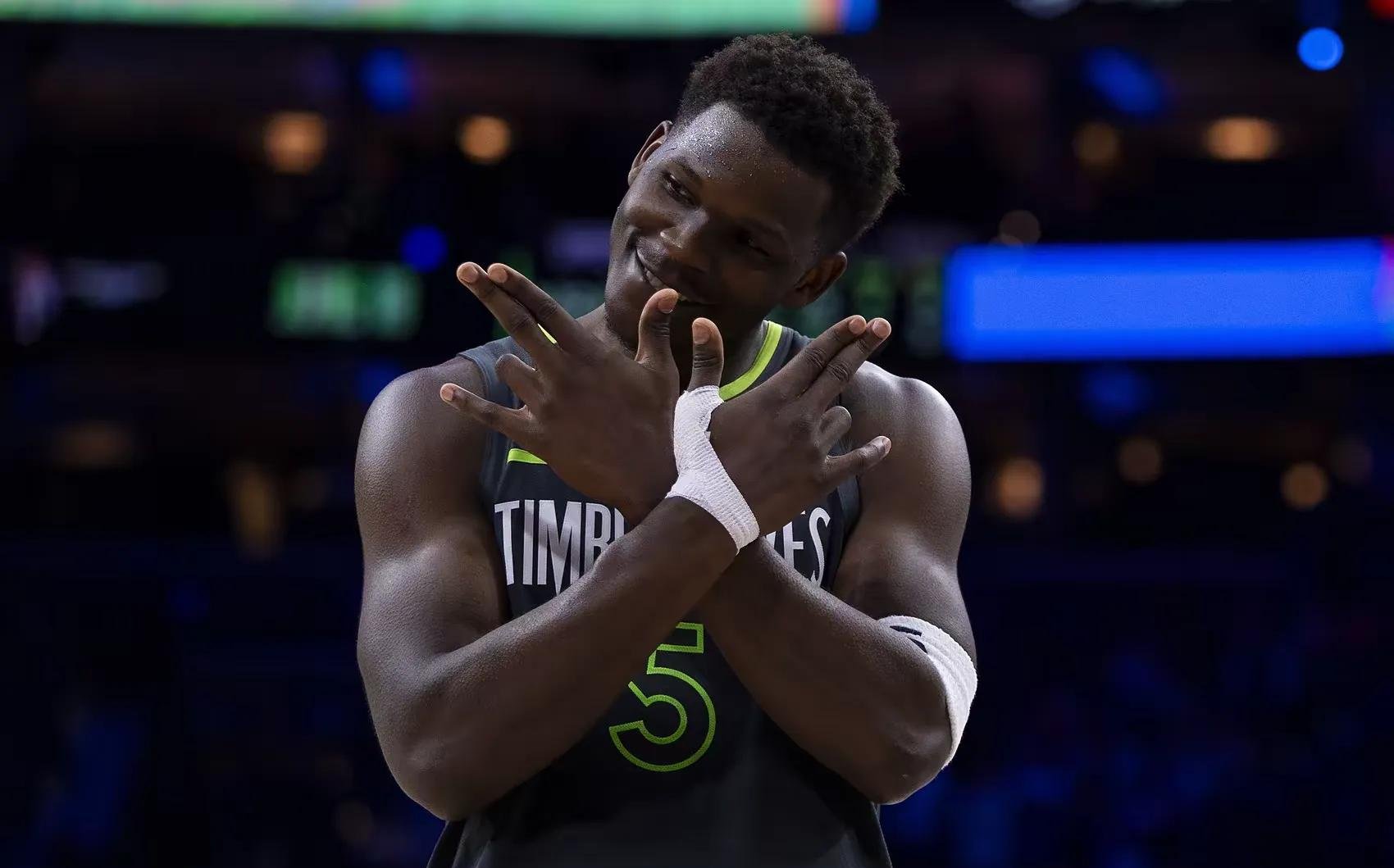 北京时间2025年4月12日,明尼苏达的明星球员安东尼