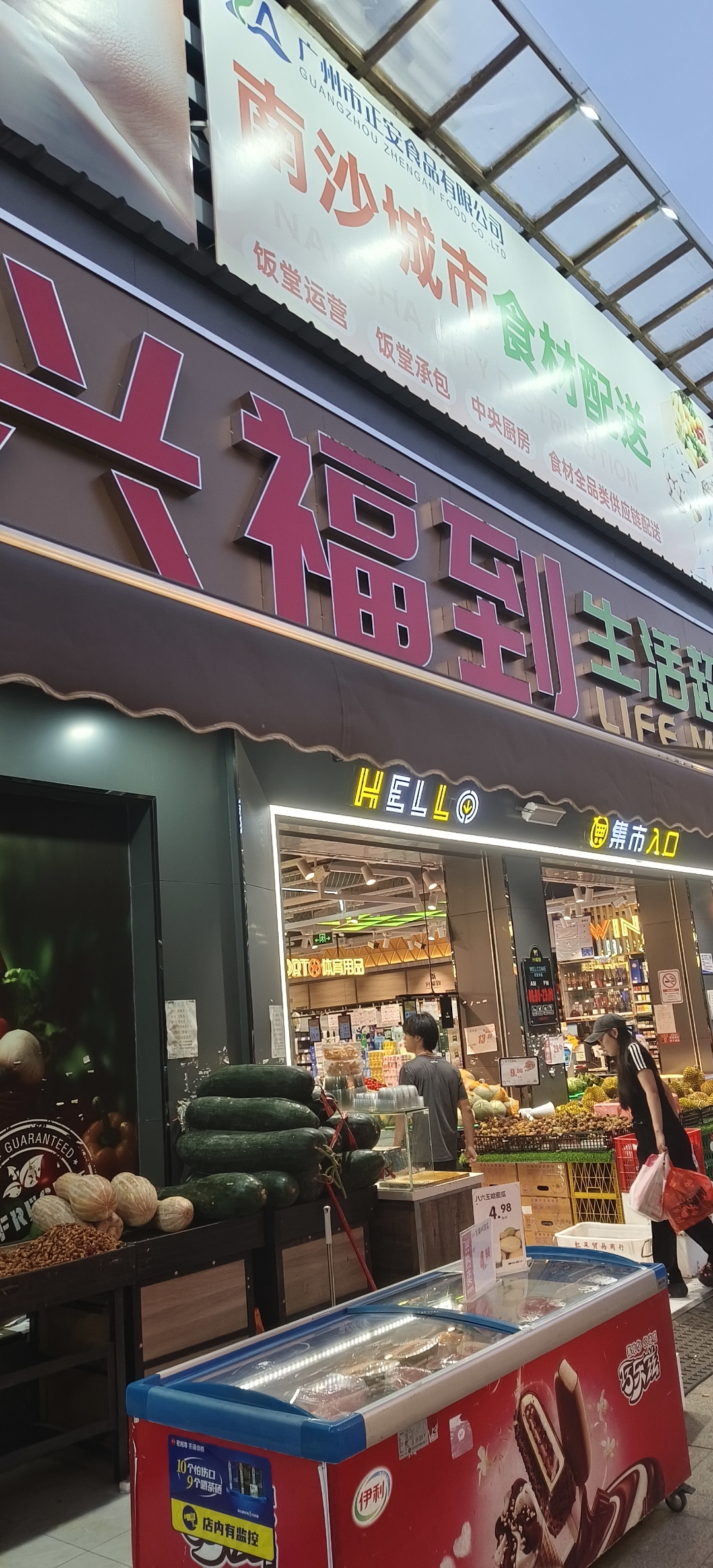 城市的繁华背后,隐藏着无数辛酸与挑战,打工之路充满坎坷