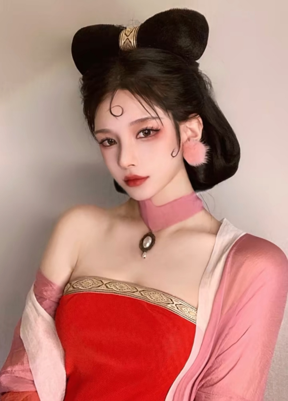 妲己cos #cosplay# #古风#  98 看这张传统服饰的美人图,真是让人