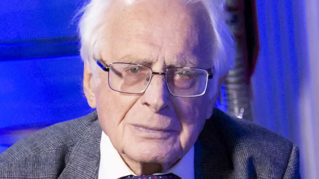 气煞老夫 俄罗斯90岁传奇科学家听到登月任务失败后住院 俄罗斯媒体8