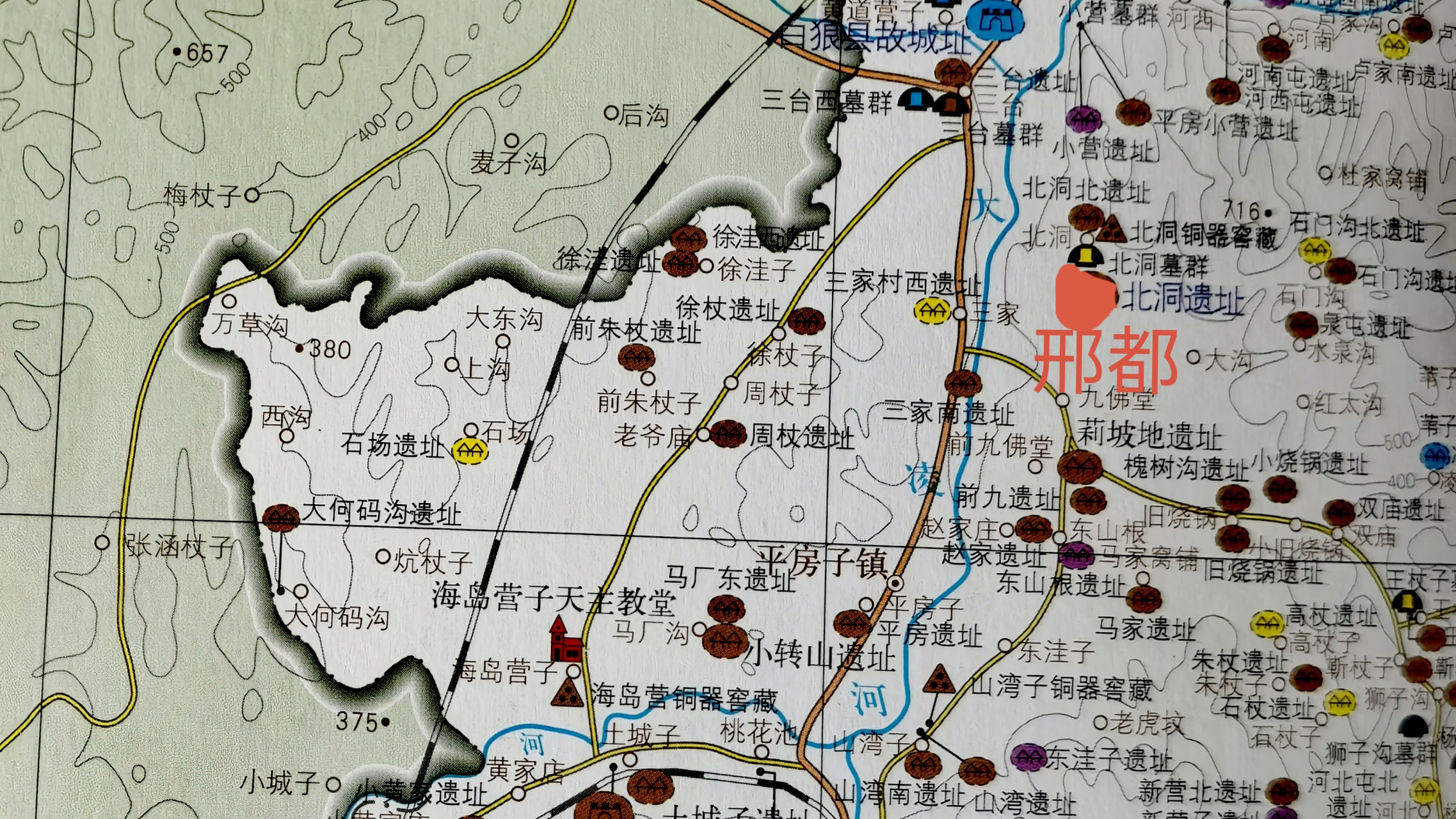 商朝邢都 位于今辽宁省喀左县平房子镇北洞村南1公里处,城址面积约