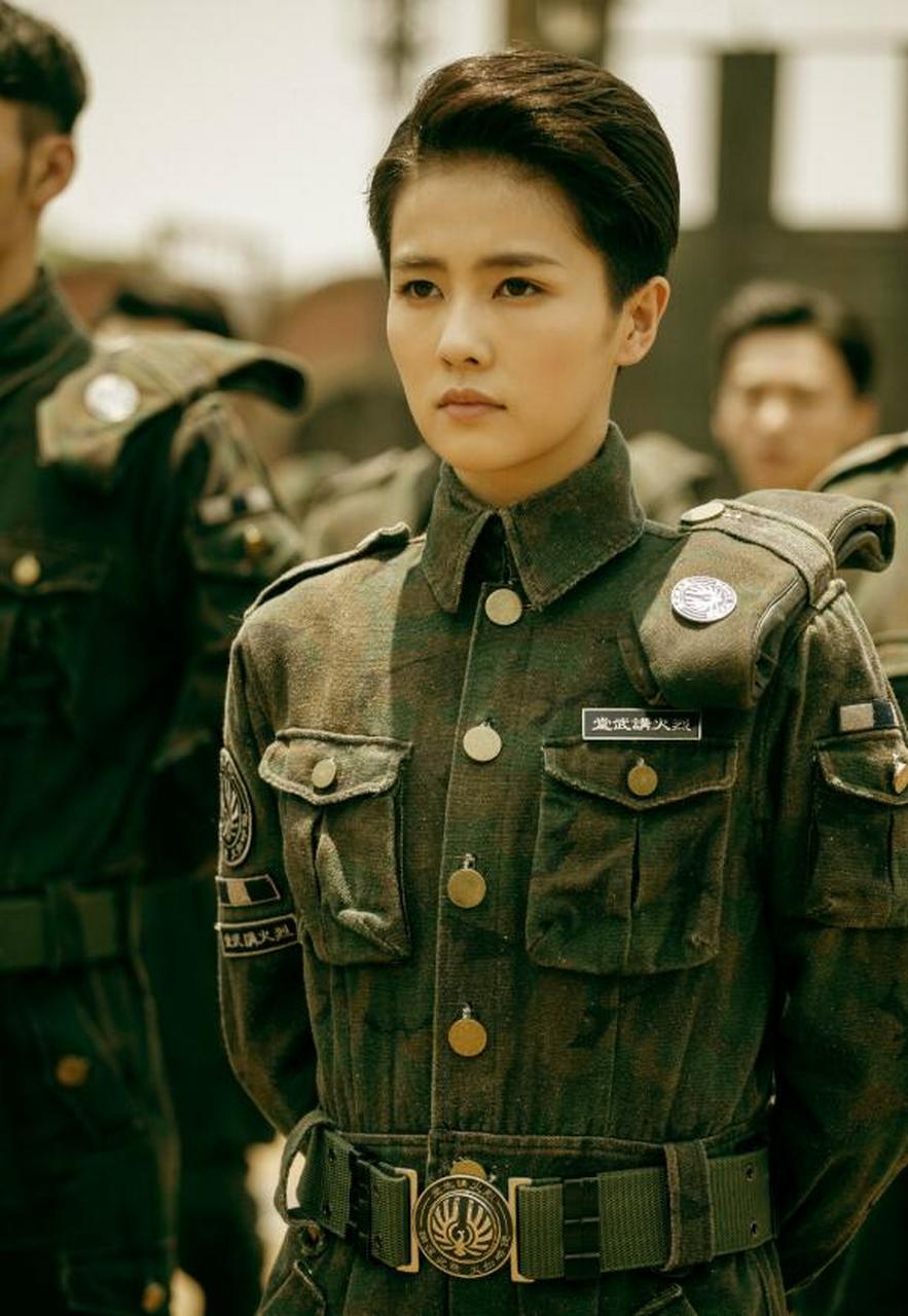 白鹿的男装又飒又美!