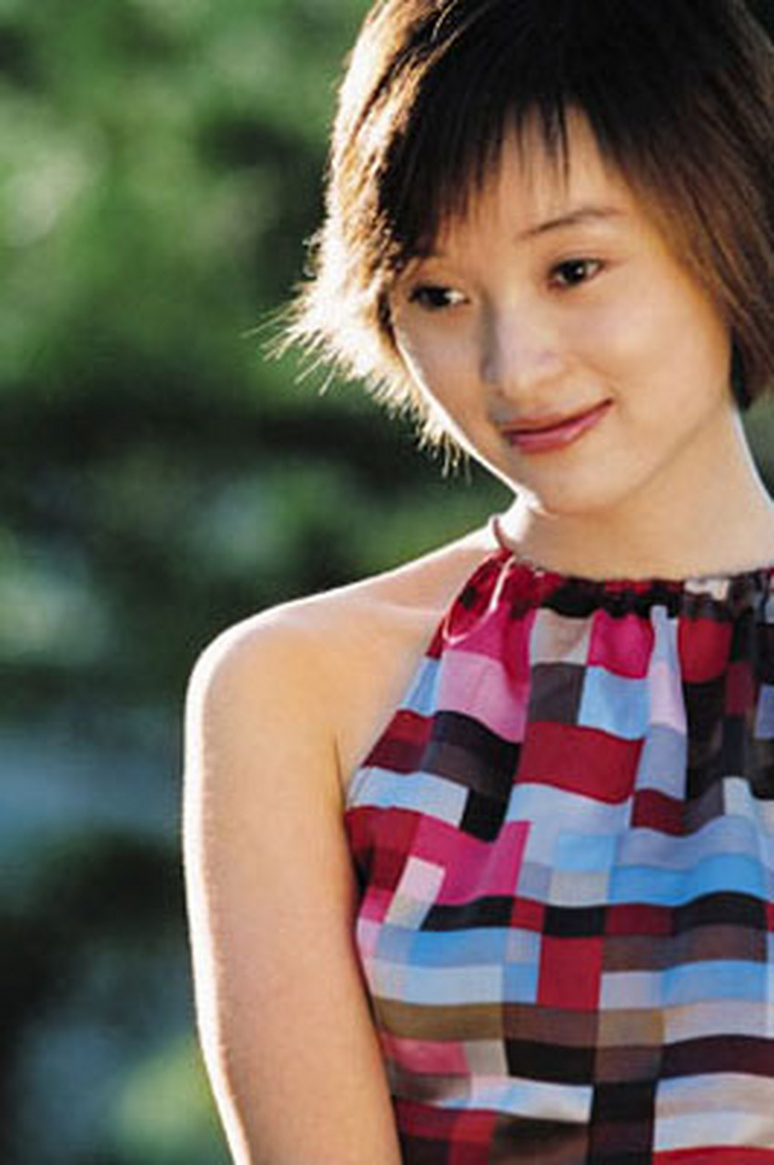 其实吴越年轻的时候也算得上是美女的!