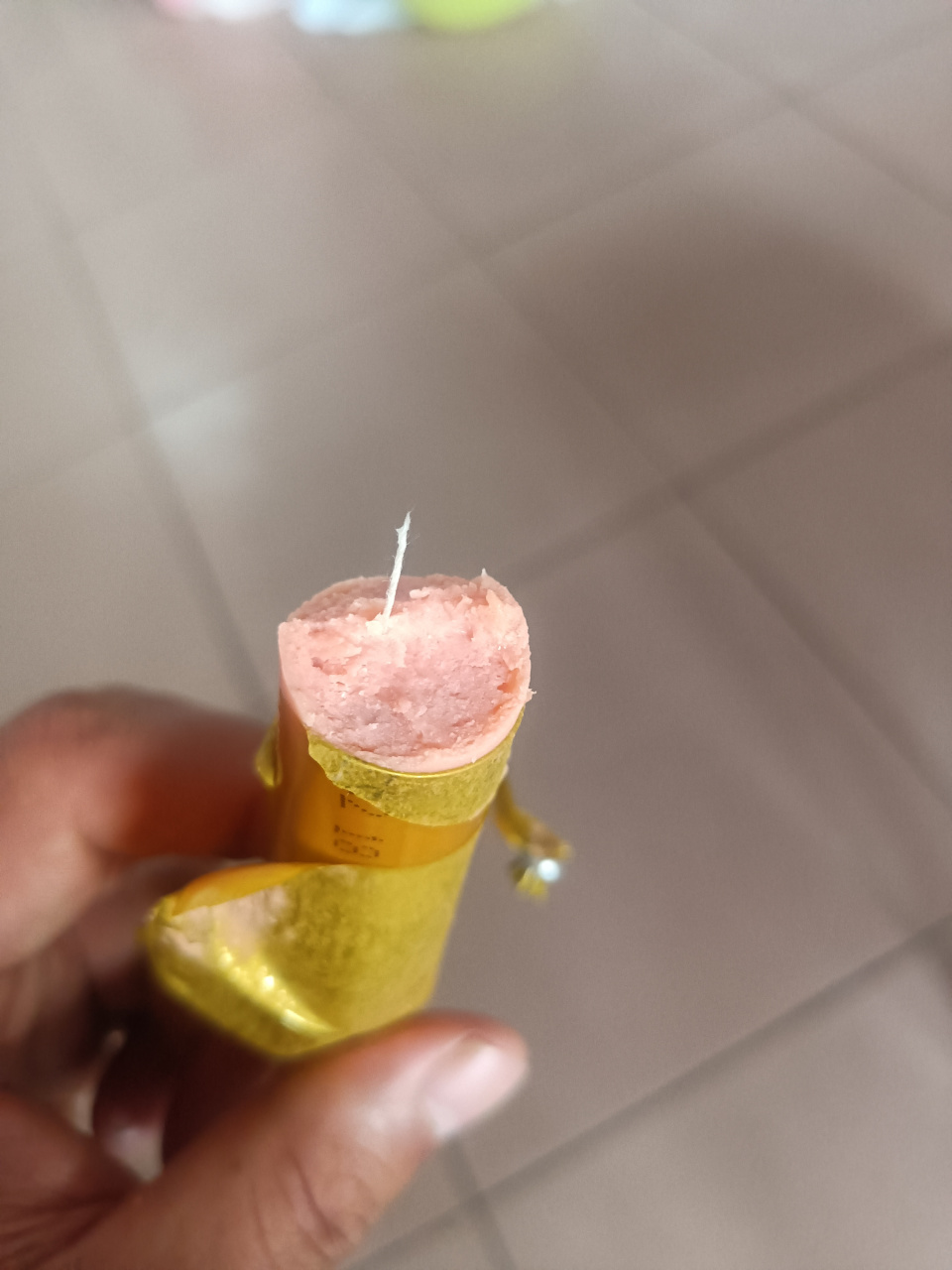 在拼多多购买的金锣王火腿肠吃出线头来,拼多多十多天了,一直不给我