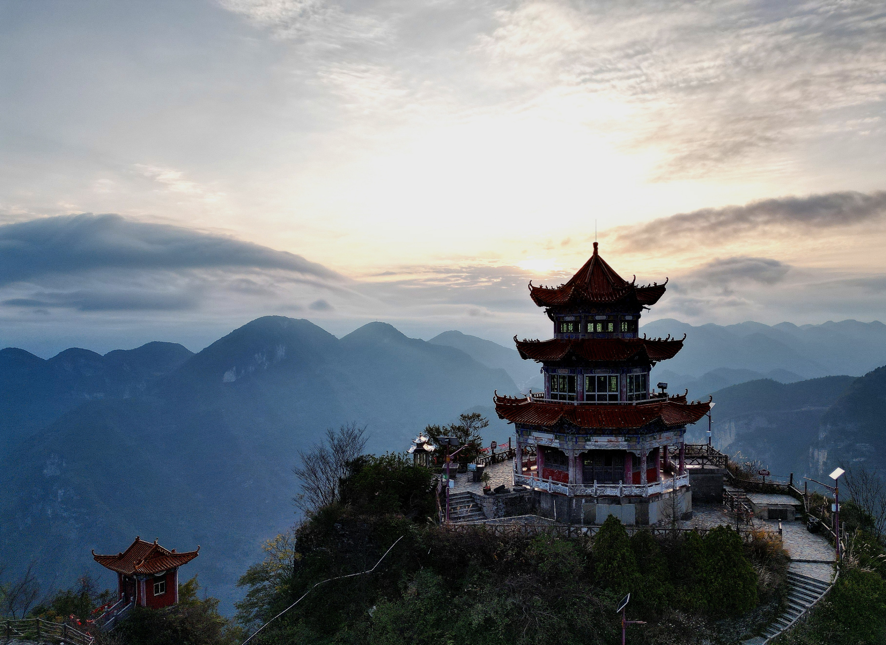 巫溪县云台寺,坐落于群山环抱之中.